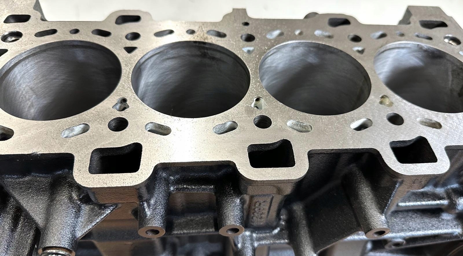 Blok silnika RENAULT MASTER OPEL MOVANO 2.3 DCI M9T BiTurbo regenerowany Producent części Renault OE