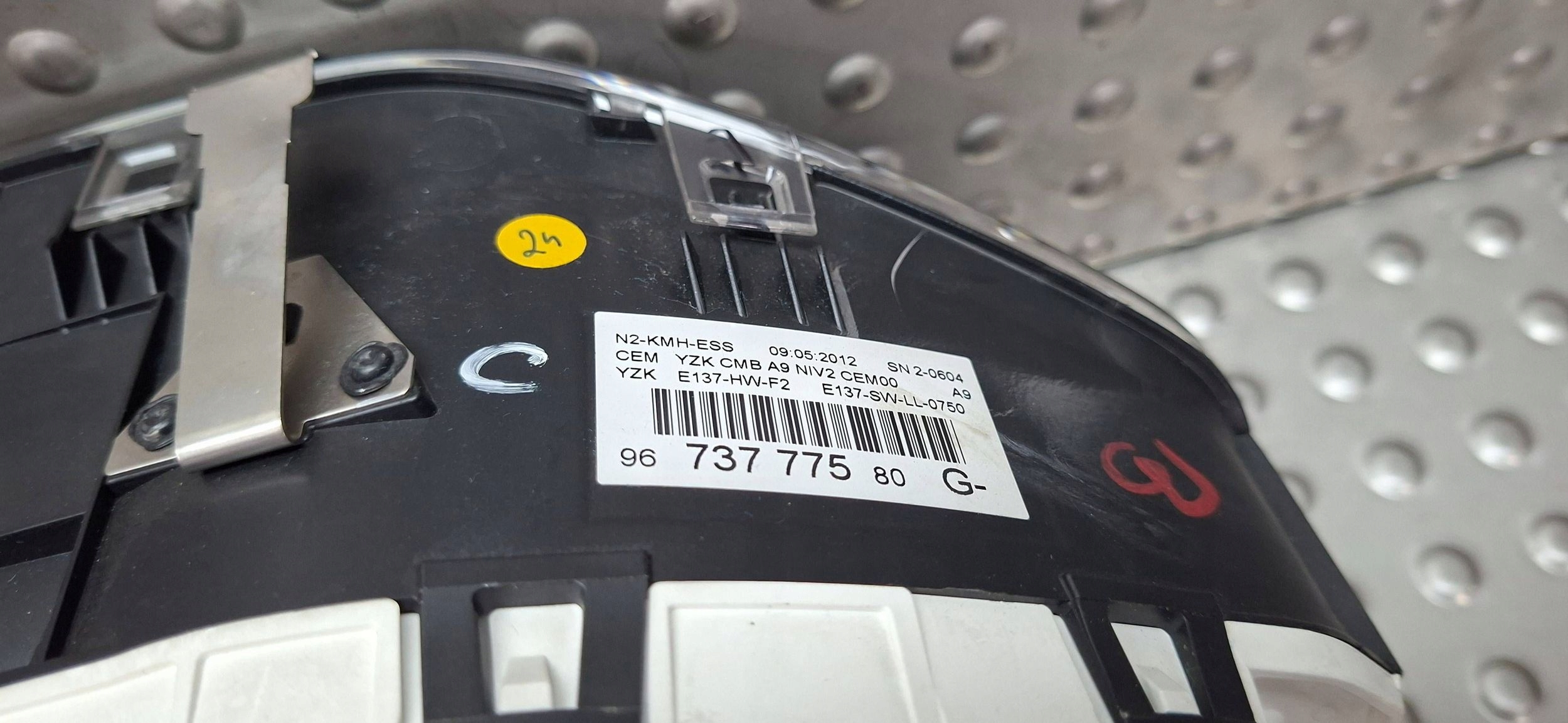dials 9673777580 PEUGEOT 208 1.2 VTI 2012