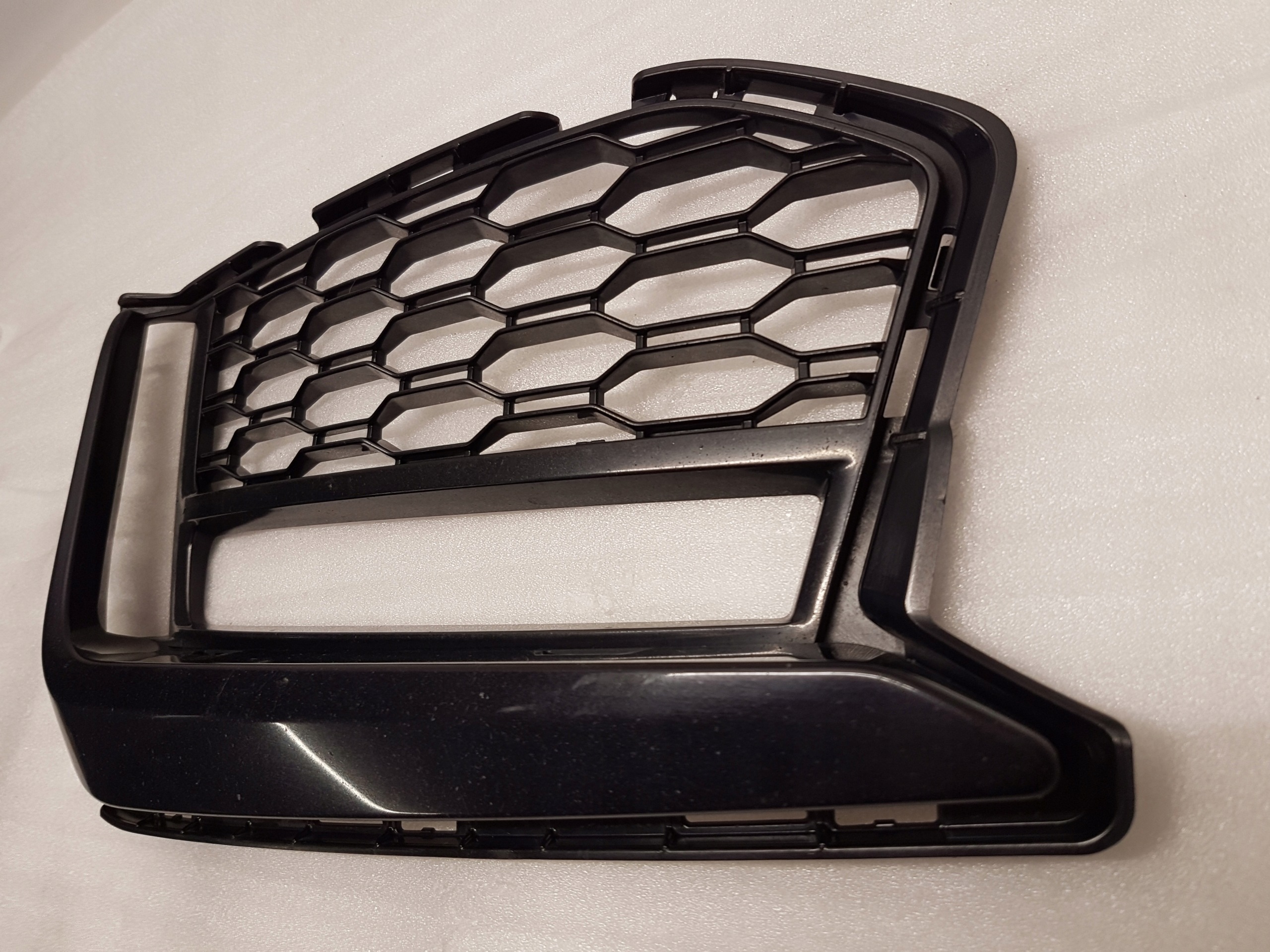 grid of a bumper left front BMW 5 G30 G31 m-packet 8064963