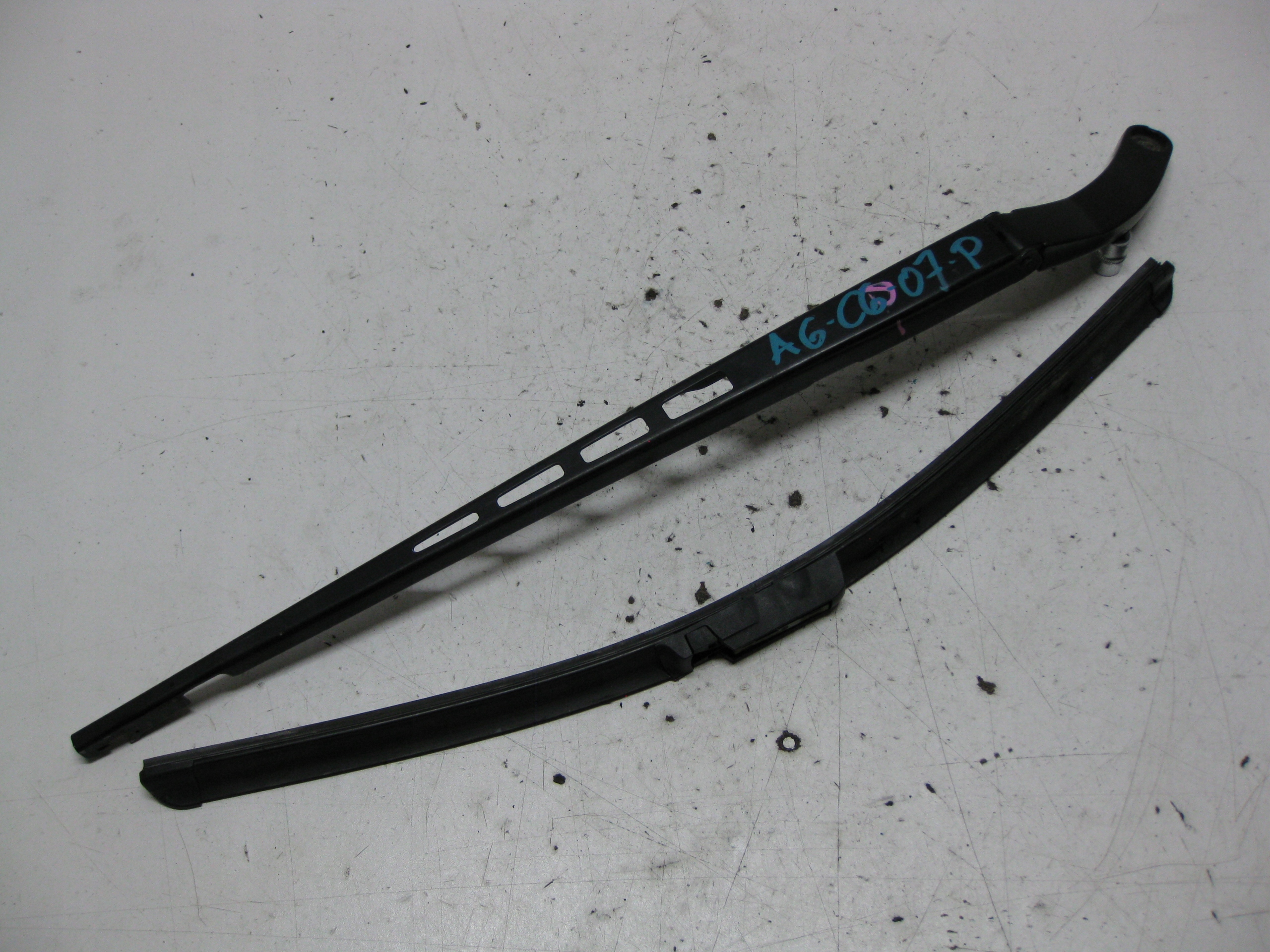 AUDI A6 C6 KOMBI 2.7 TDI 07R wiper arm right left front KOMPLET