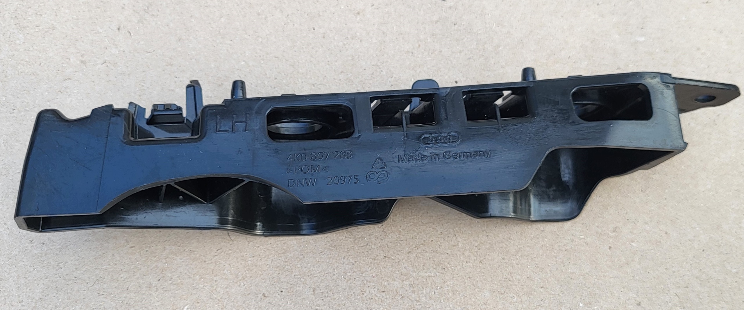 support holder of a bumper left front front AUDI A6 C8 18-2025r. 4K0807283