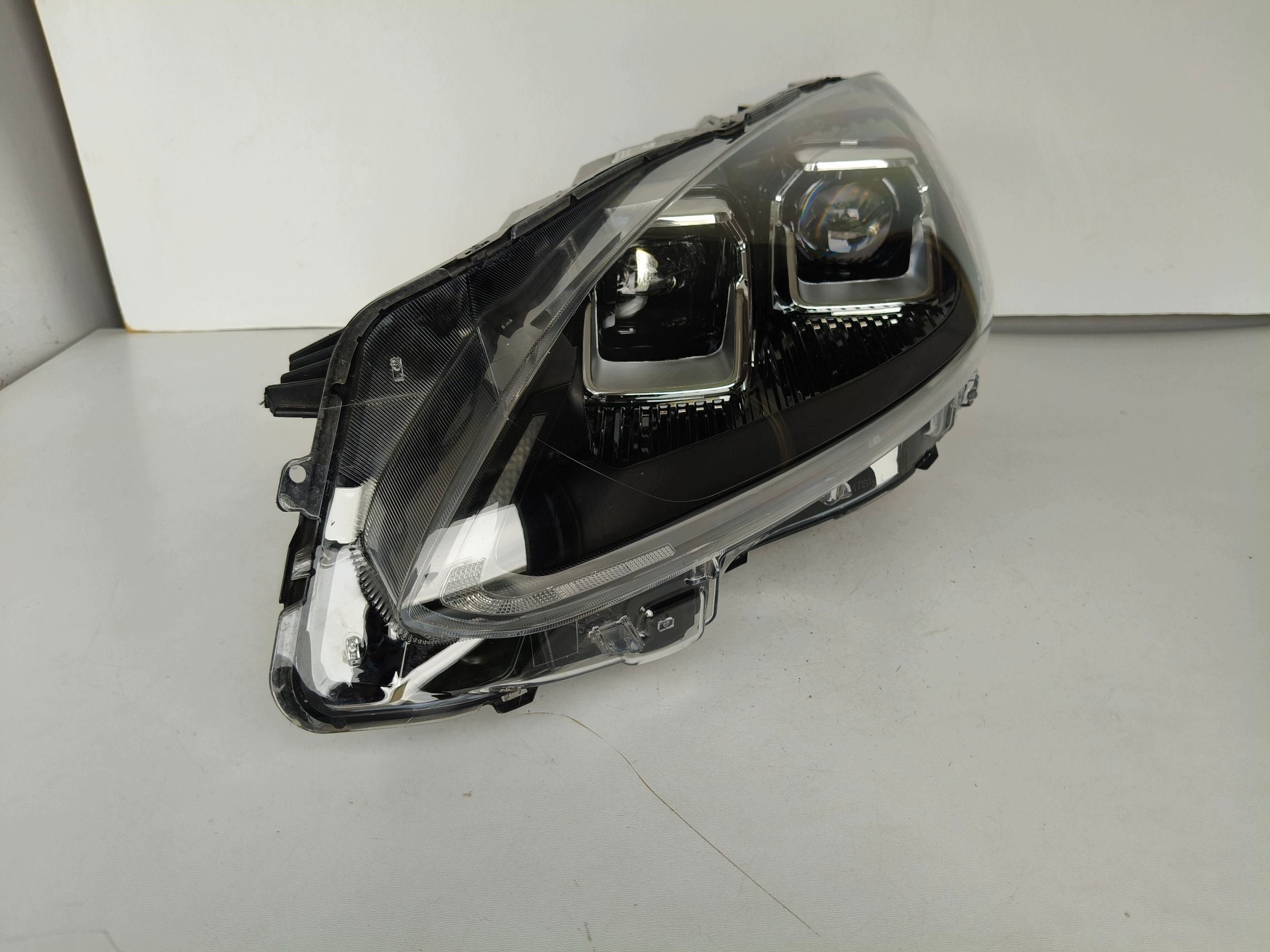 light left REFLEKTOR FORD KUGA MK3 19- FULL LED