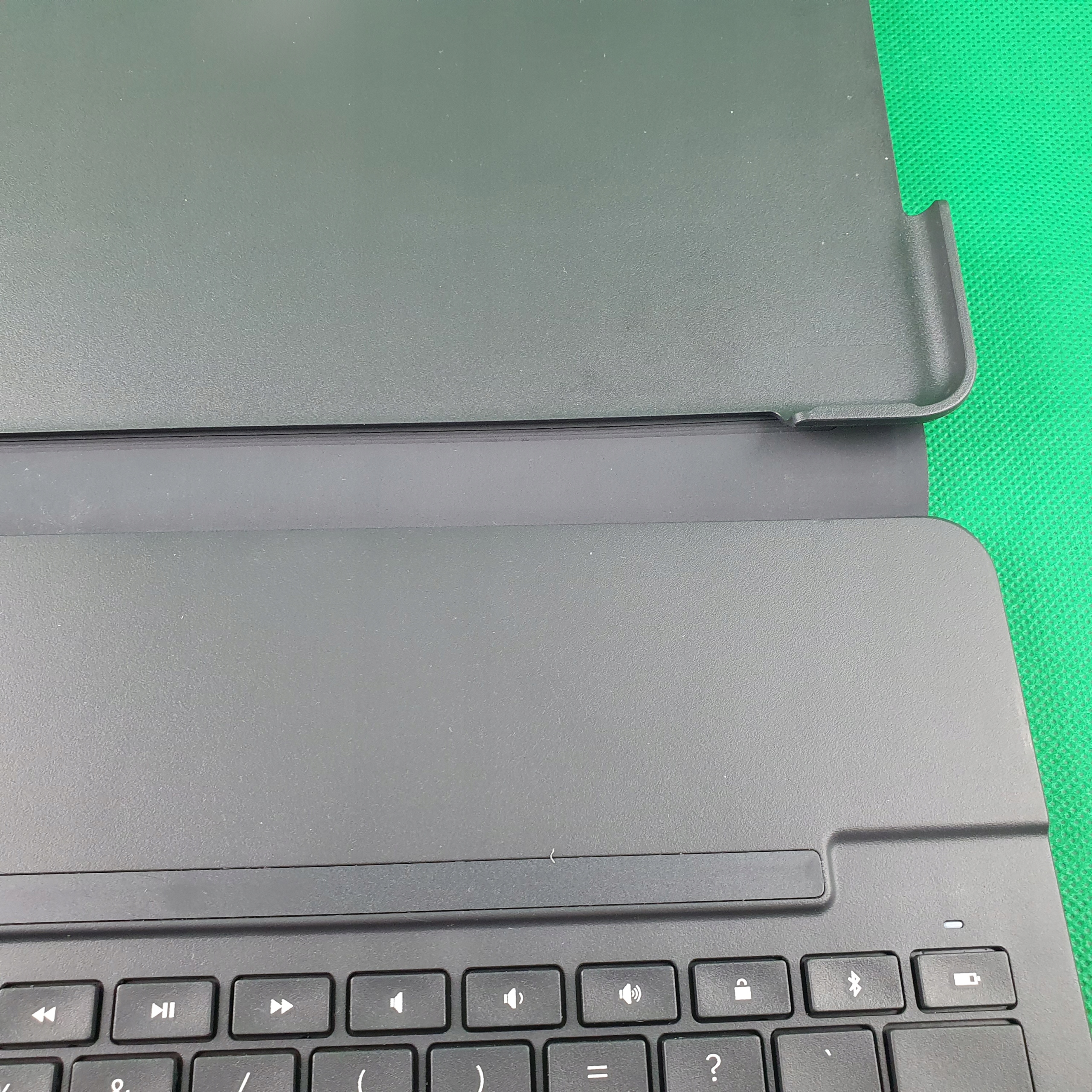 LOGITECH SLIM FOLIO APPLE iPad 5-7 ETUI KLAWIATURA Interfejs urządzenia Bluetooth