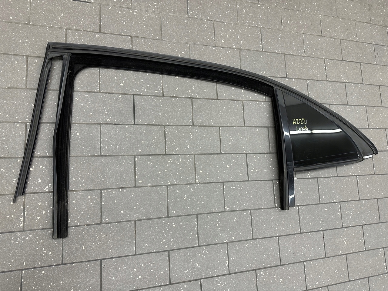 SZYBA DRZWI LEWY TYŁ TYLNA MERCEDES S KLASA W222 LONG USZCZELKA Strona zabudowy przód - lewa