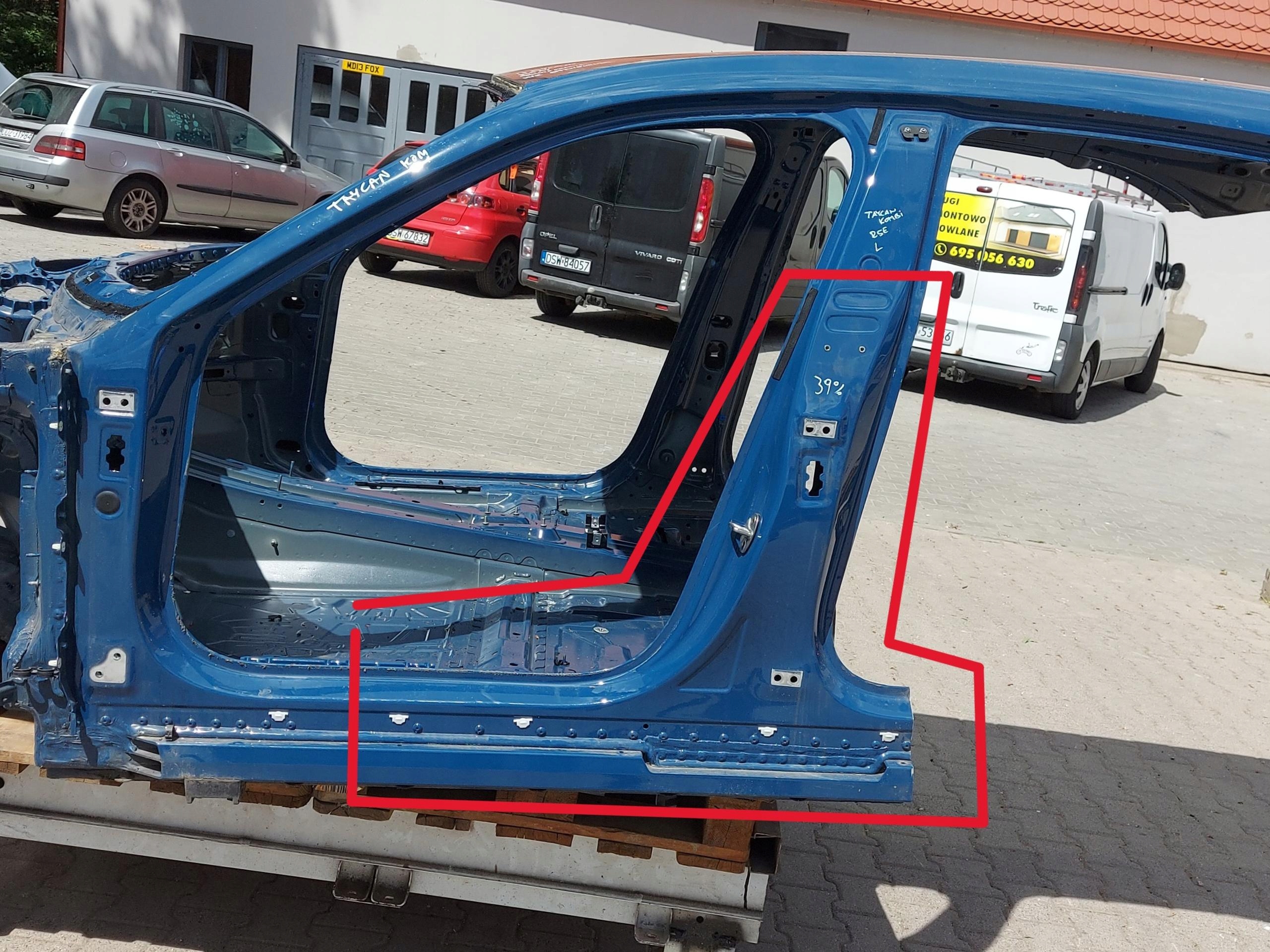 Porsche Taycan Cross Turismo threshold pillar b central left oryg