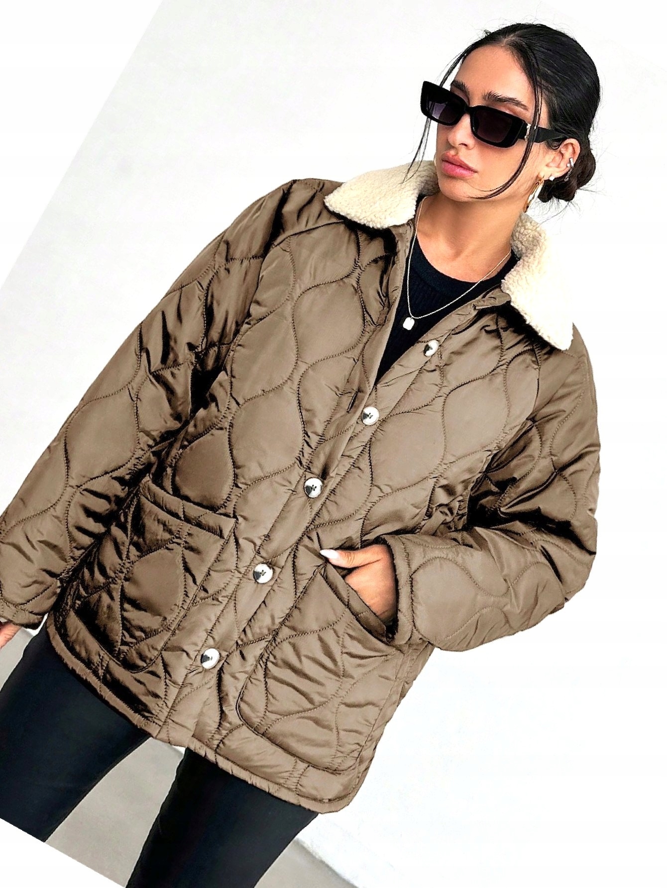 Přechodová prošívaná bunda s kožešinovým límcem Hnědá L 40