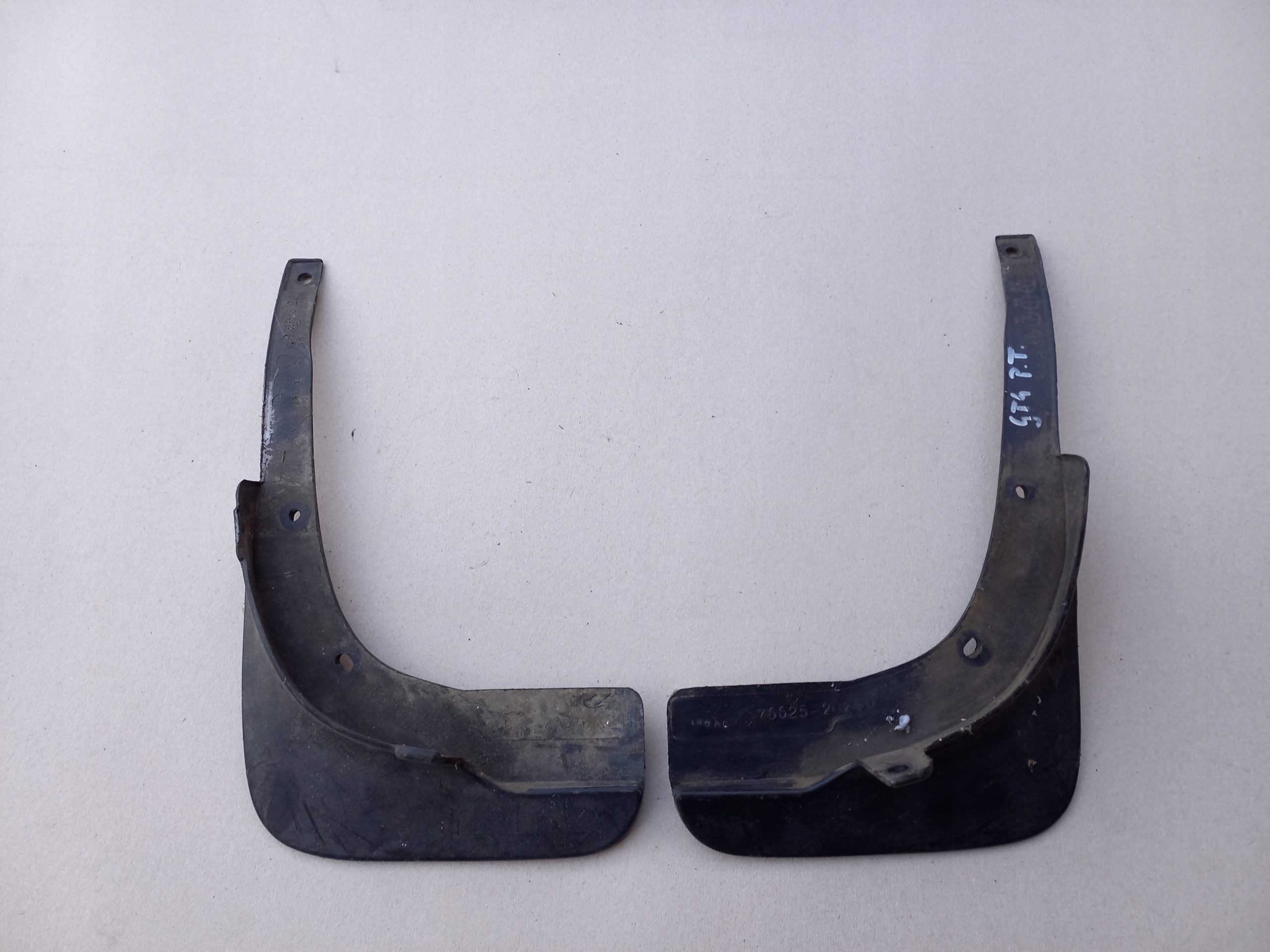 CELICA VI 94-БРИЗГОВИКИ ЗАДНІЙ ОРИГІНАЛ