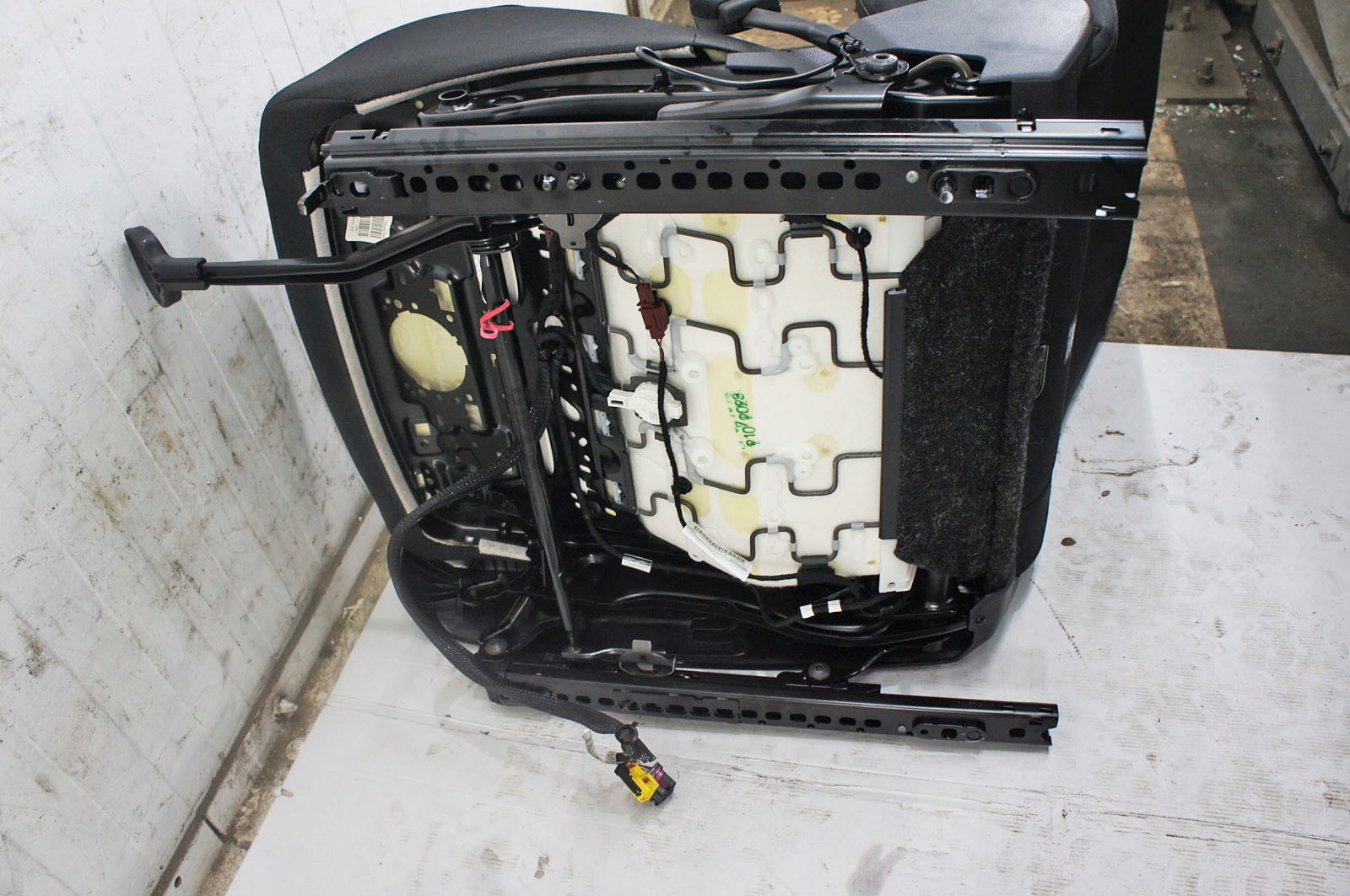 SA297 SKODA SCALA кресло правый передний европа