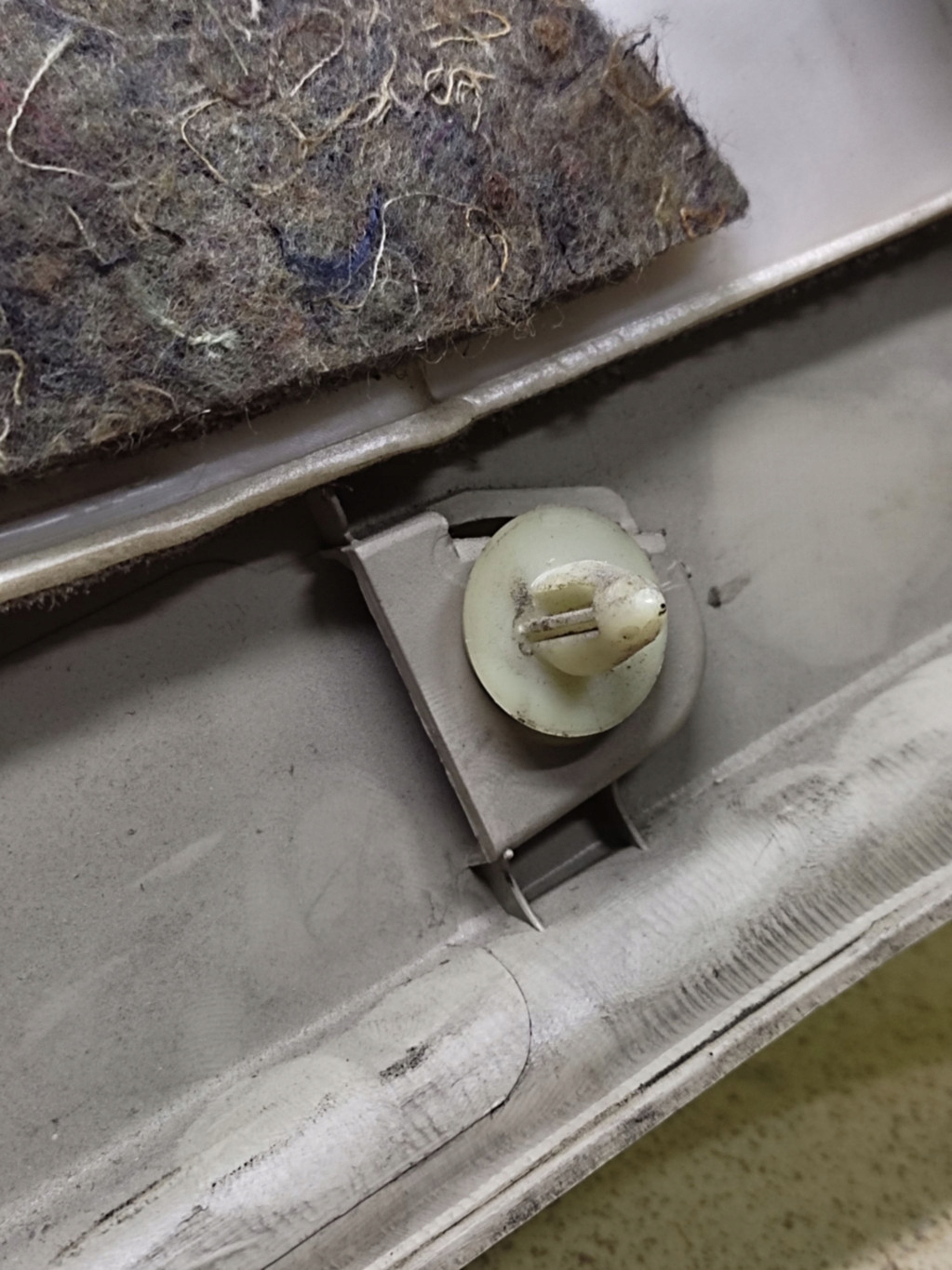 NISSAN X-TRAIL side upholstery door left rear part