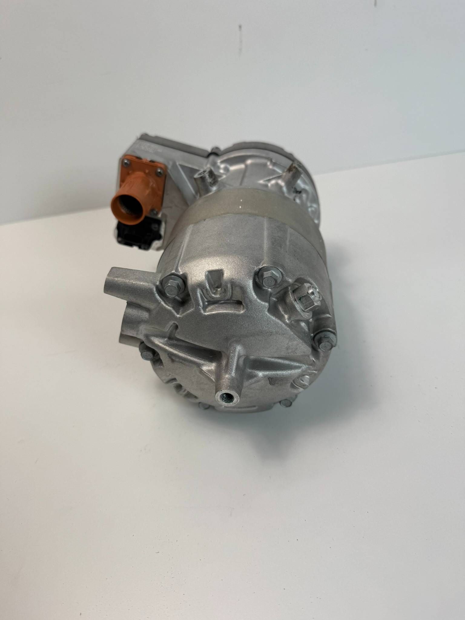 BMW i4 G26 5A7D233 компрессор кондиционера