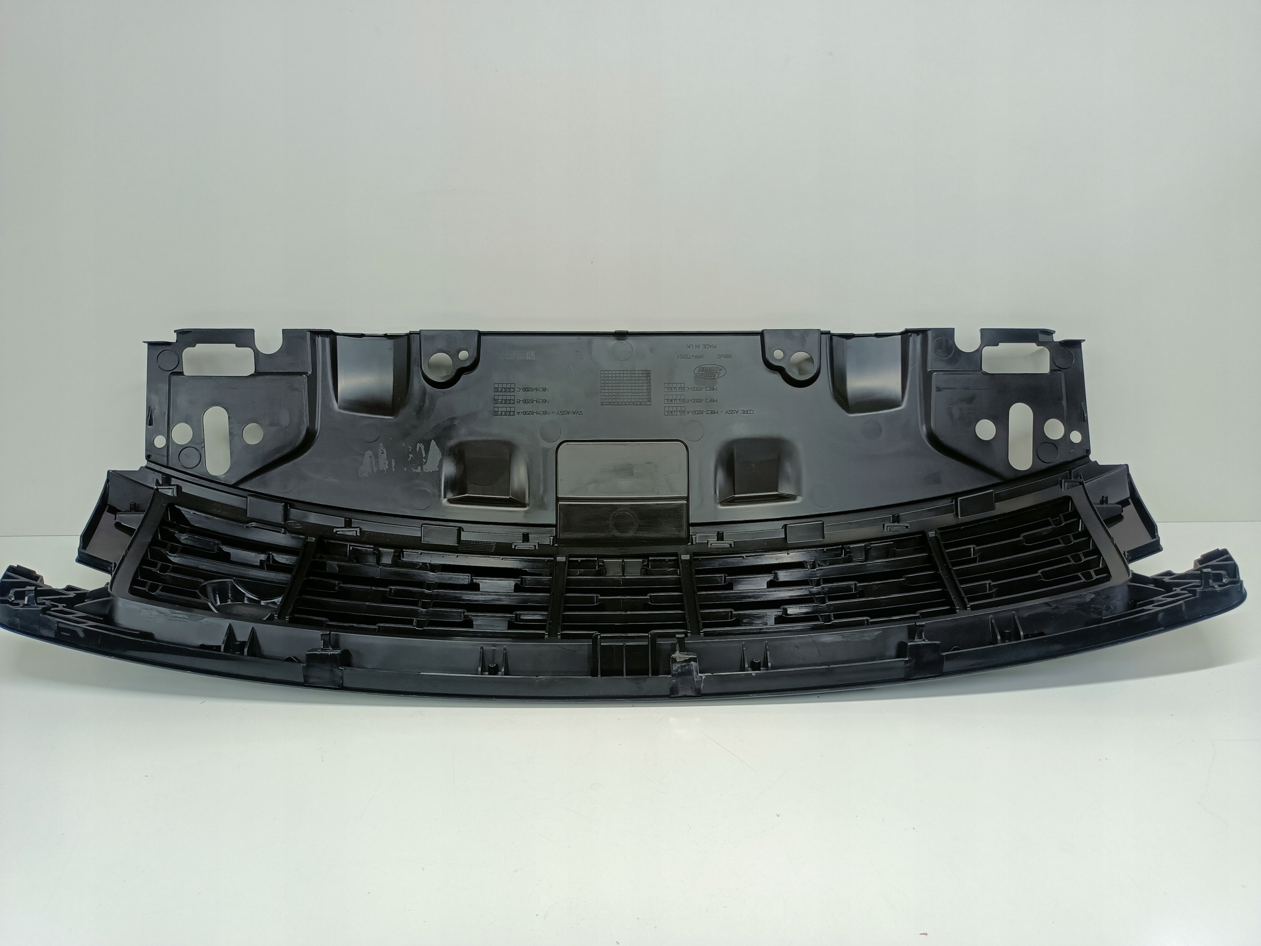 LAND ROVER RANGE ROVER L460 GRILL ATRAPA PRZÓD M8E2-8200 Typ samochodu Samochody osobowe