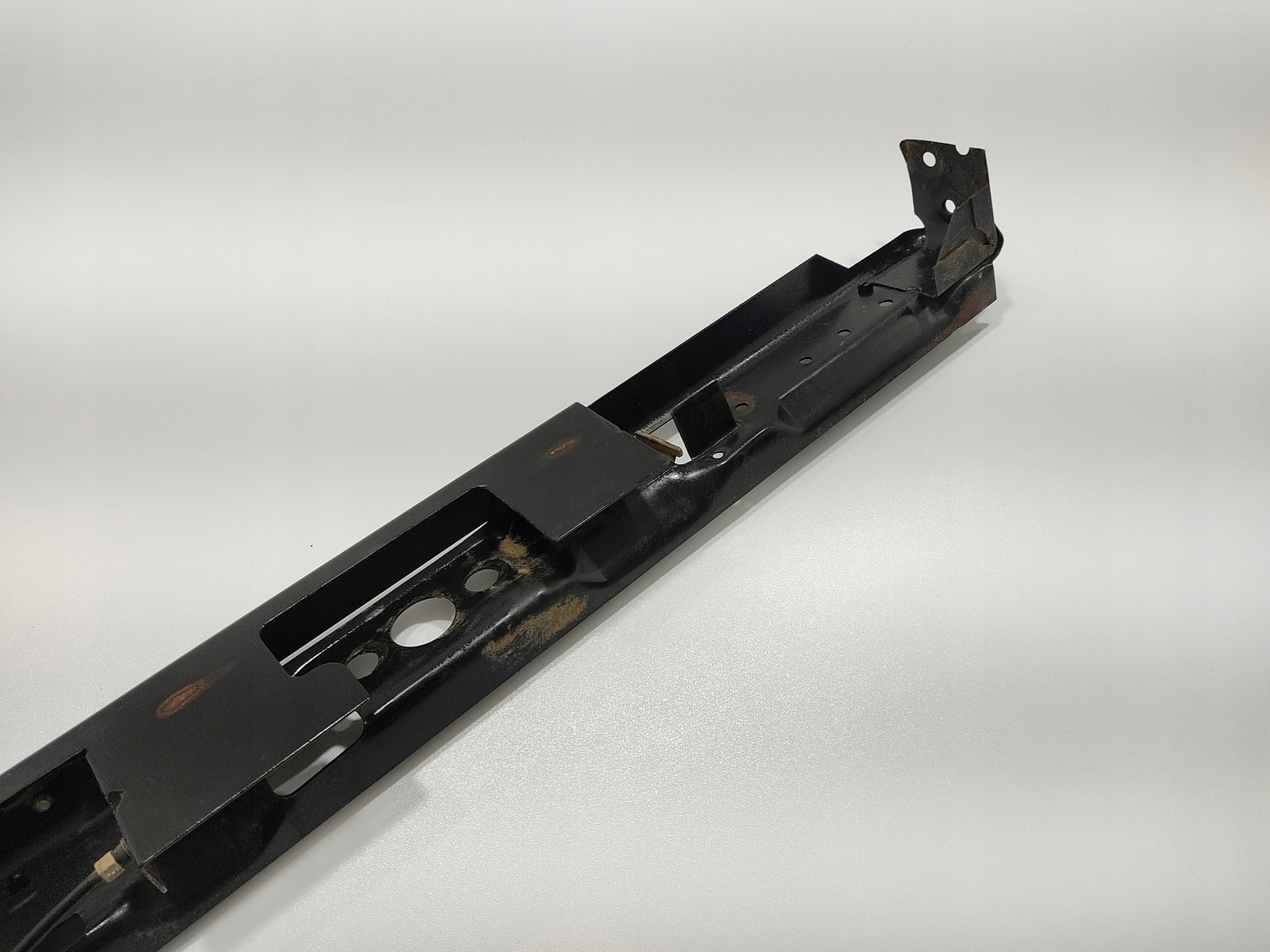 tension belt upper sider pillar front front LAND ROVER DEFENDER TD5 1999-06