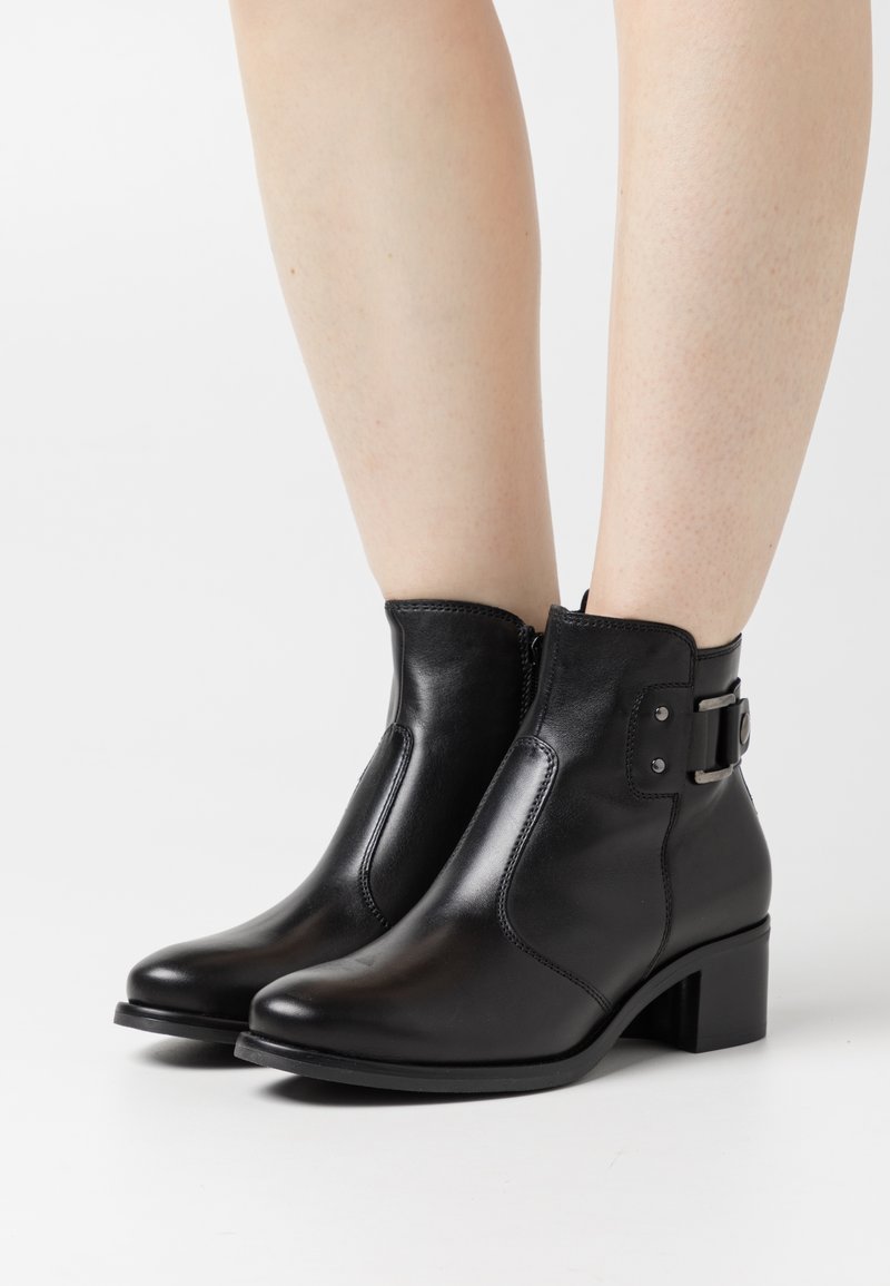 Kotníkové Kotníkové Boty na nízkém podpatku Anna Field 42