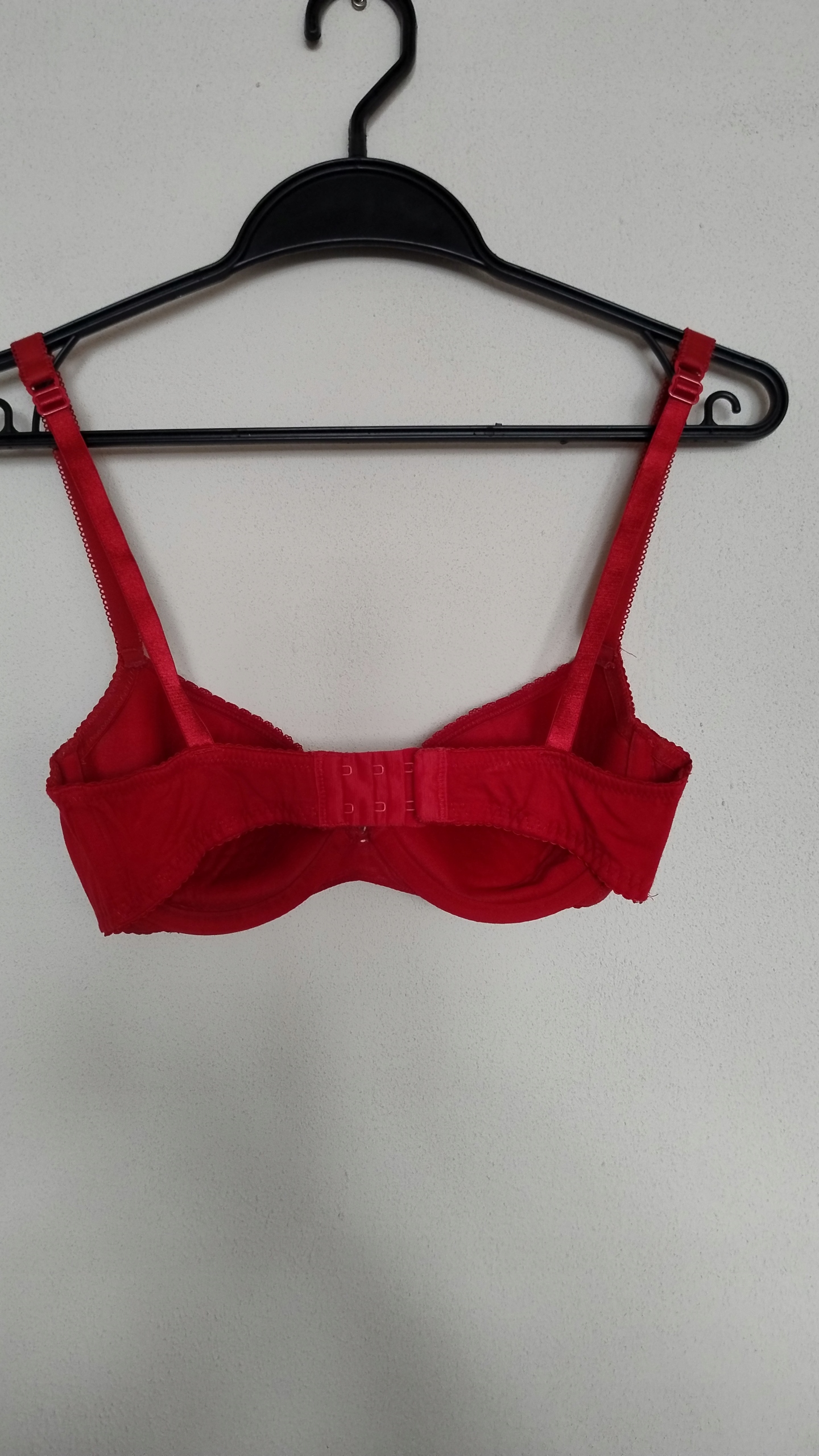 __ 75 B __ BIUSTONOSZ USZTYWNIANY __CZERWONY __ Rodzaj usztywniany