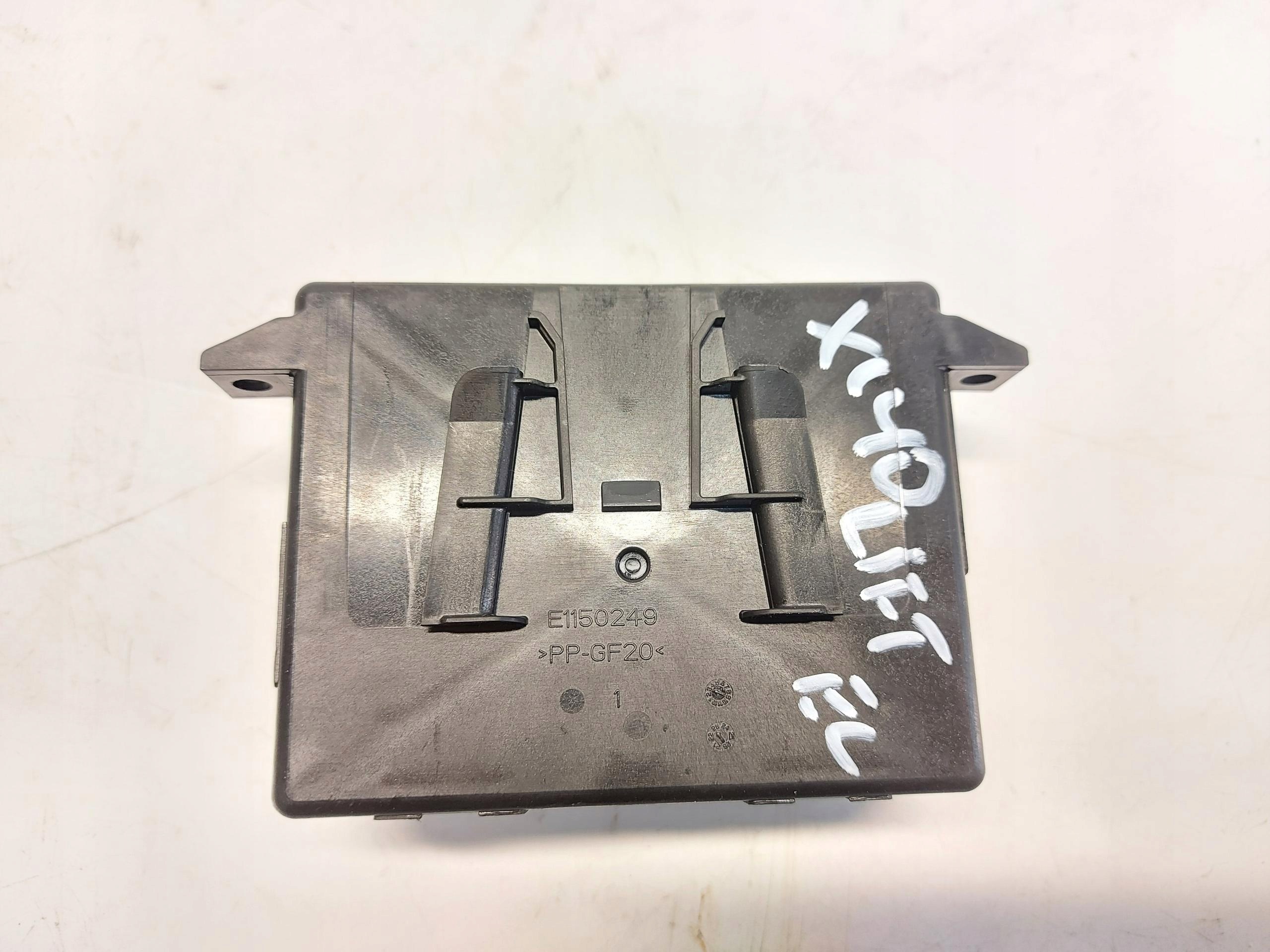 VOLVO XC40 LIFT module strerownik 32296405