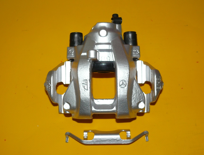 310/10 89 - Затискач лівий задній MERCEDES E-Class W211 02-09 300/10