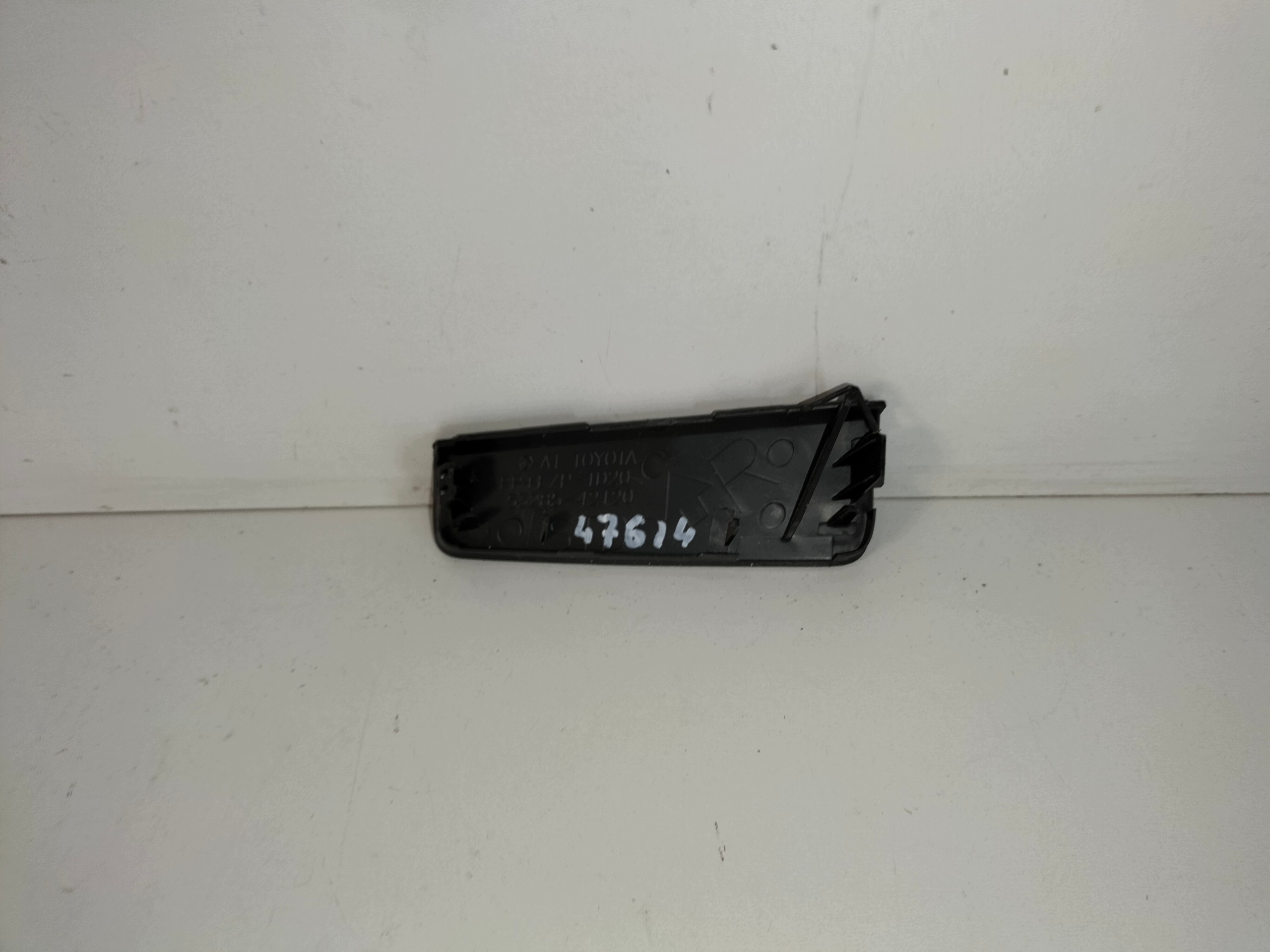 towing hook cap of a bumper of the front front right TOYOTA RAV4 RAV-4 V 18