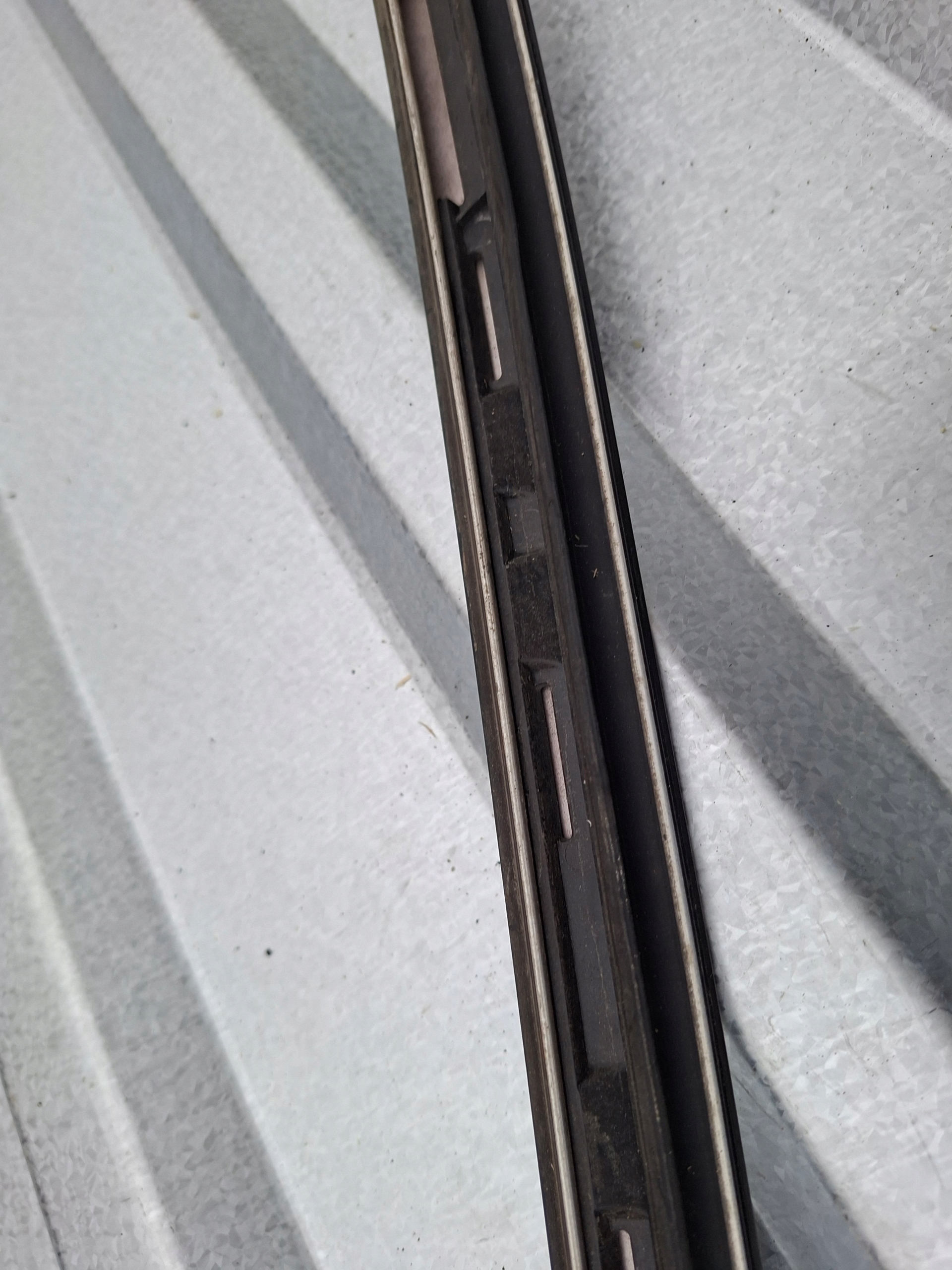 moulding windows czolowej left Mercedes W204