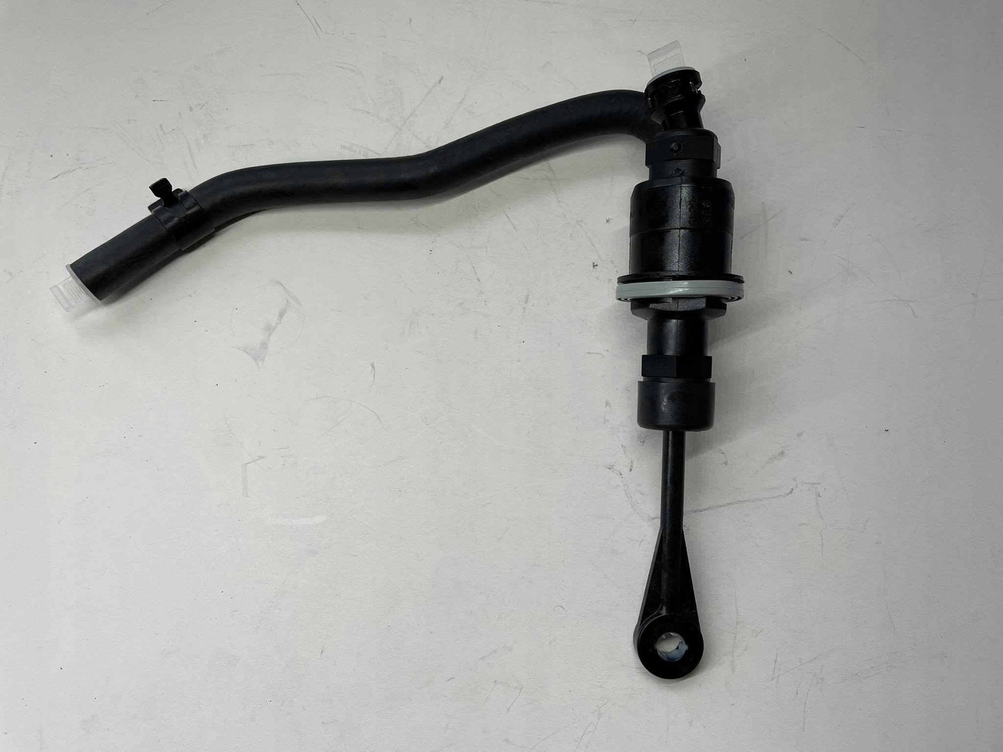 Главный цилиндр сцепления KIA Ceed / HYUNDAI i30 / i40 416053Z100