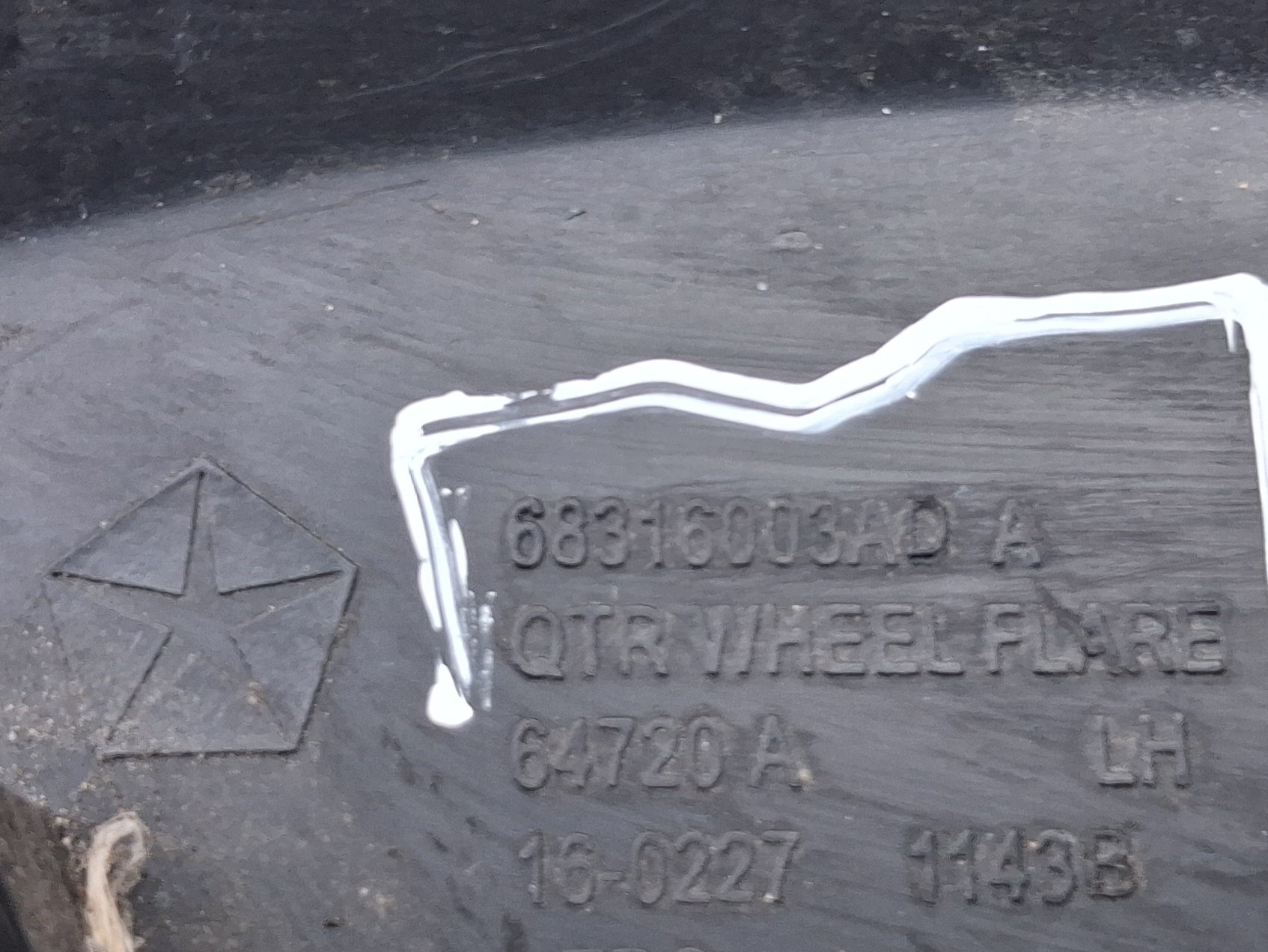moulding left left rear part rear JEEP CHEROKEE (KL) 68316003AD