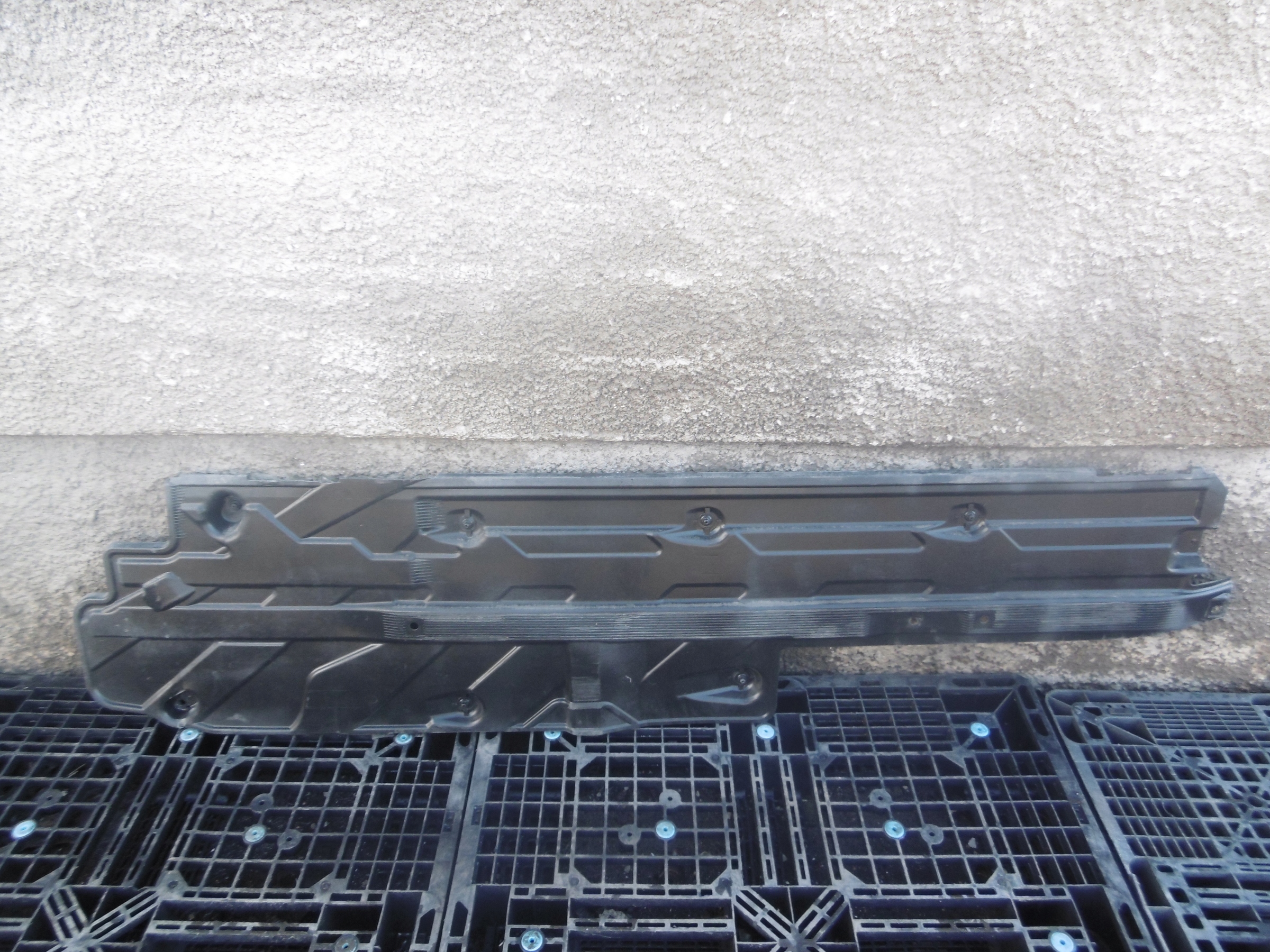 cover cover lower chassis right MERCEDES W204