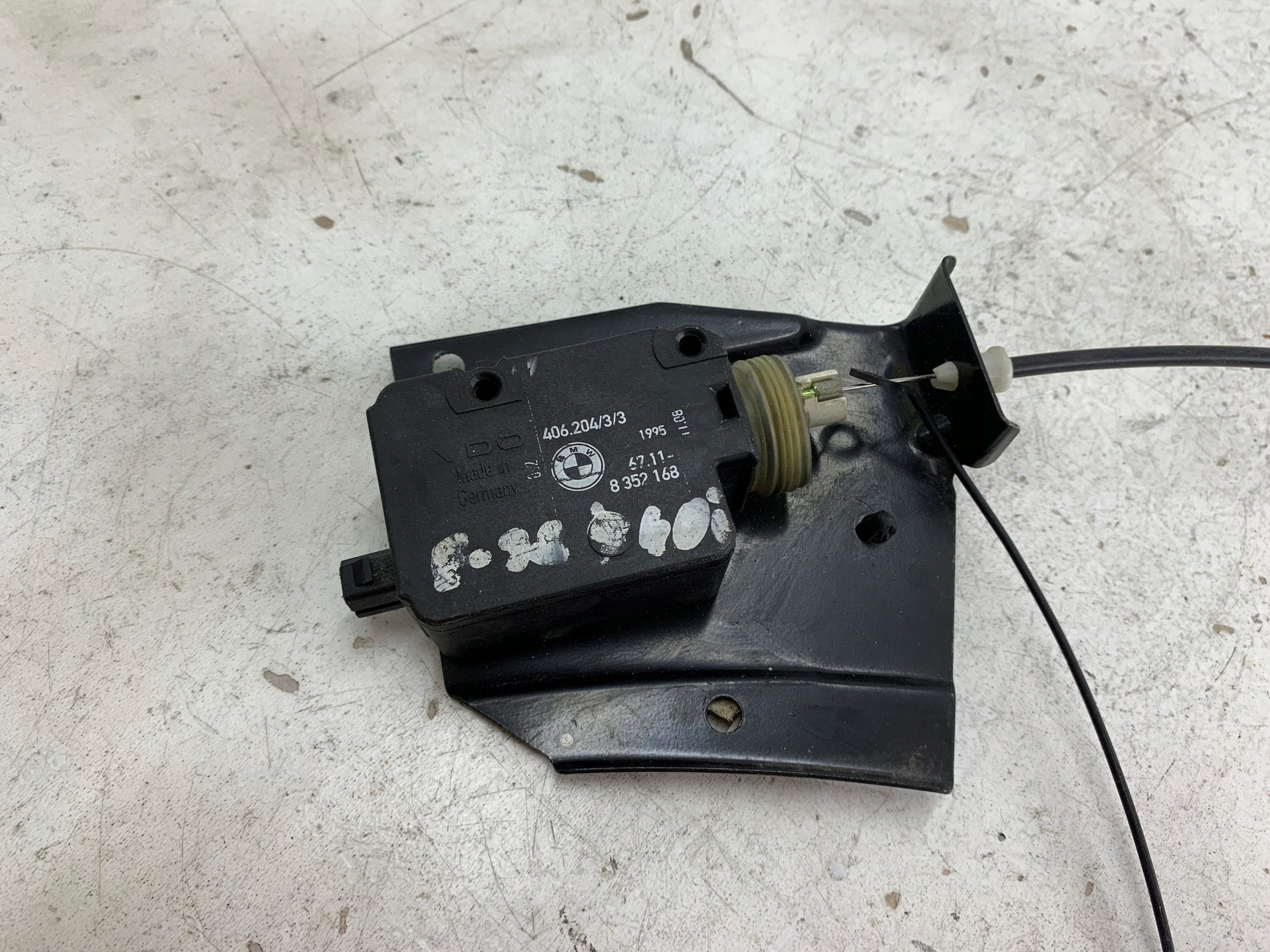 BMW E39 amortizer vratašca rezervoara goriva 8352168
