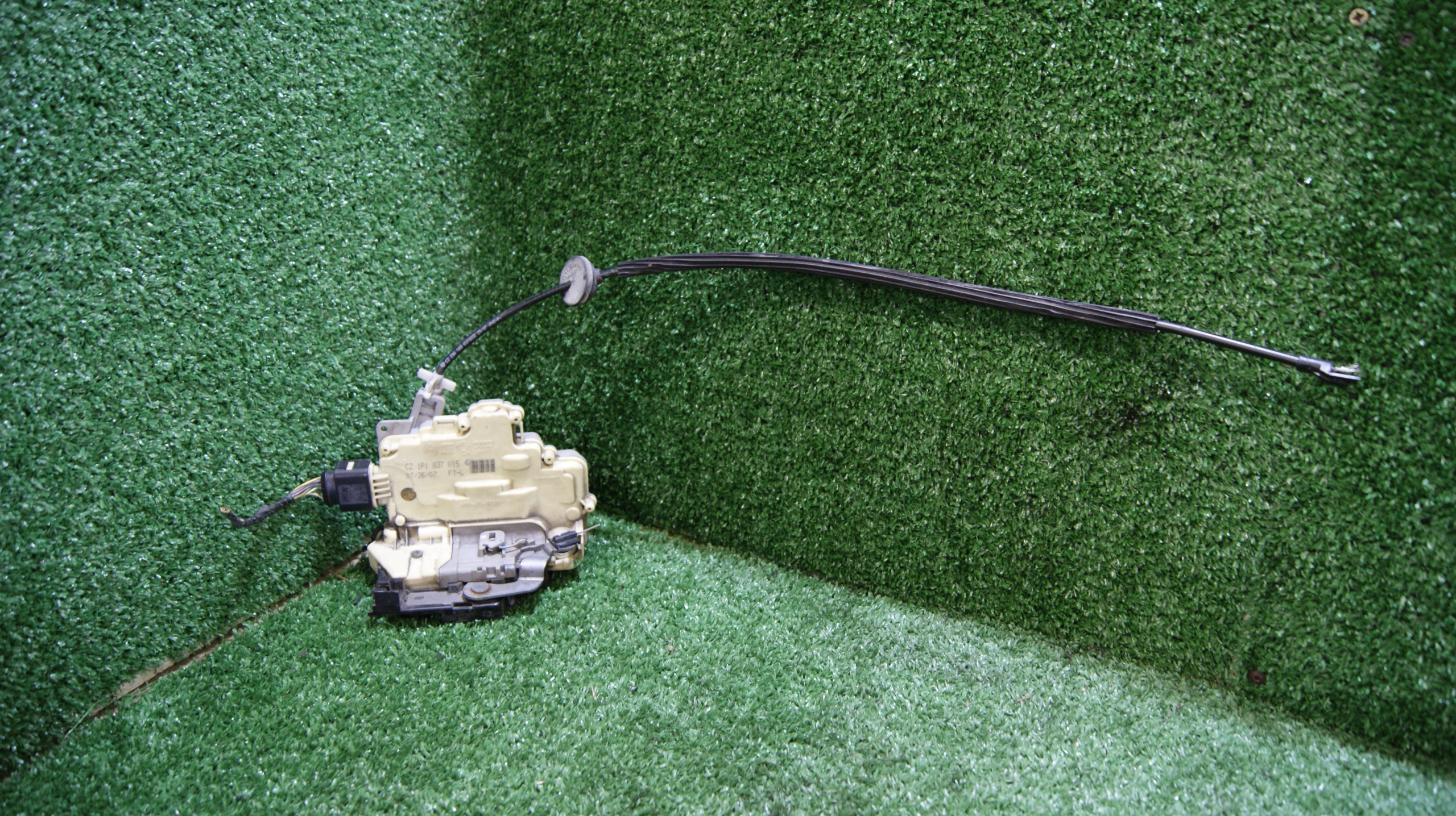 lock door left front VOLKSWAGEN EOS 9 PIN 1P1837015