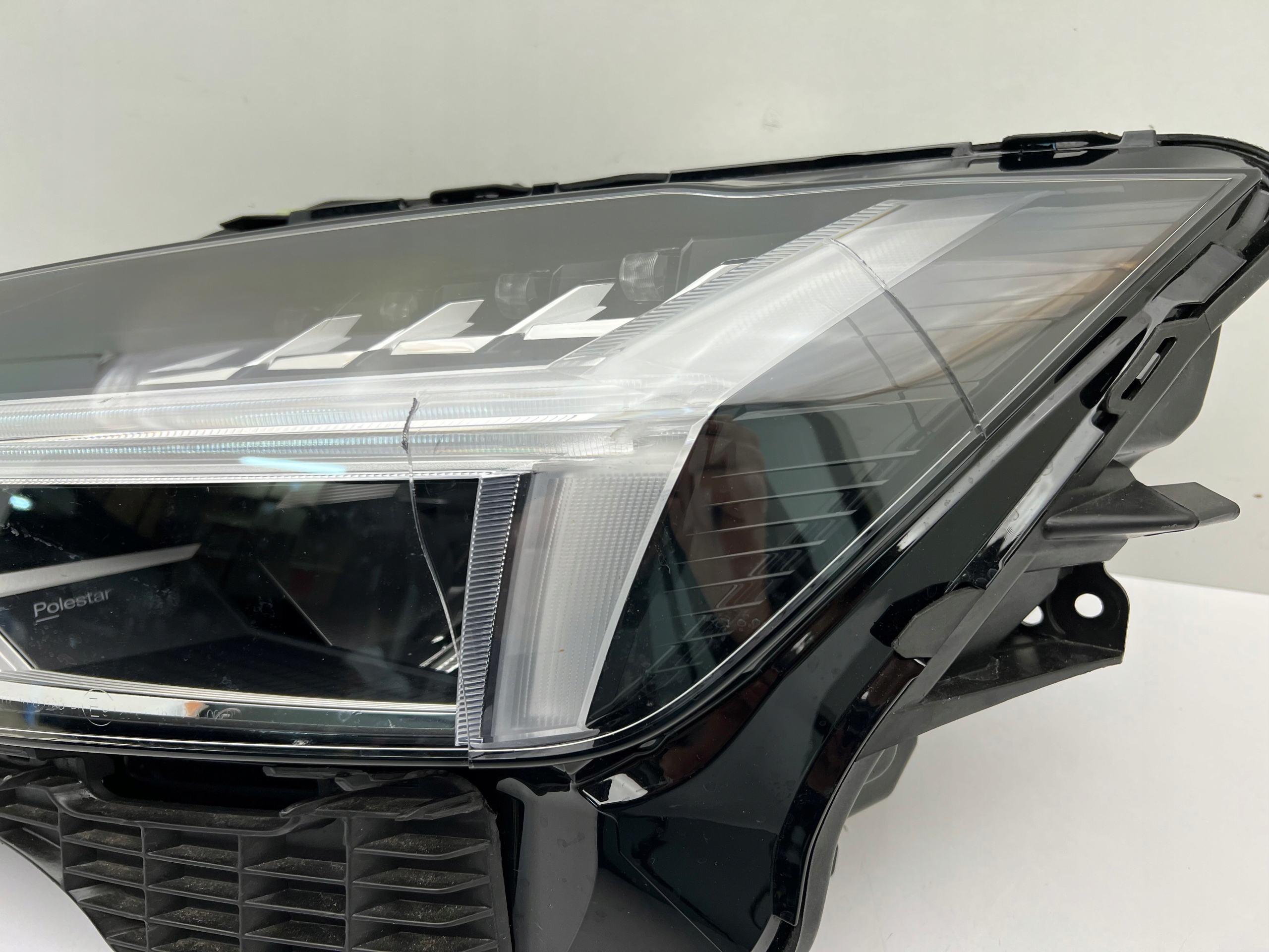 POLESTAR 2 II LAMPA PRZEDNIA LEWA FULL LED 2020- Producent części Volvo OE