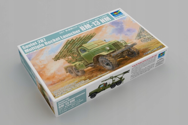 Trumpeter 01075 1/35 Sovětský vícenásobný raketomet 2B7 BM-13 Nm