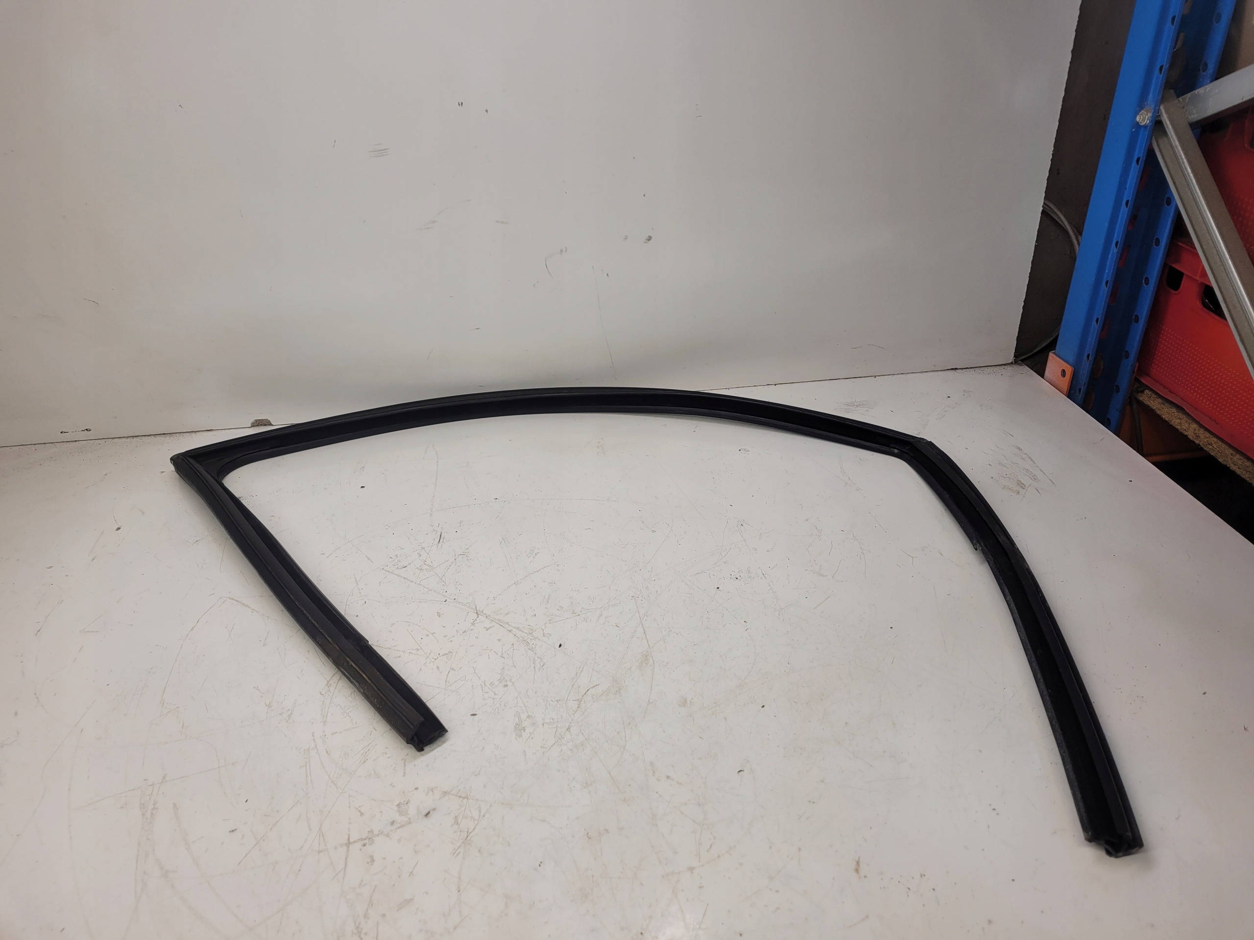 gasket windows door right P AUDI Q7 4L0837440