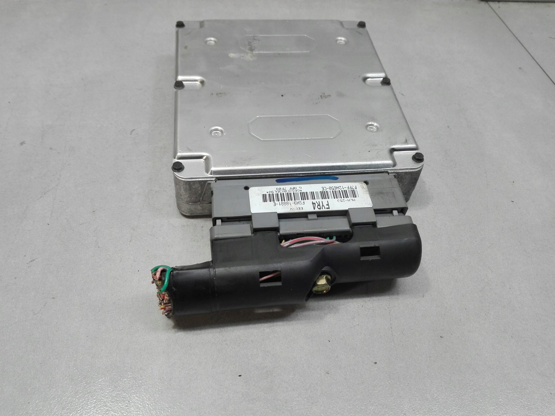 control unit of the engine MAZDA 626 V GF 2.0 F7FF-12A650-CE