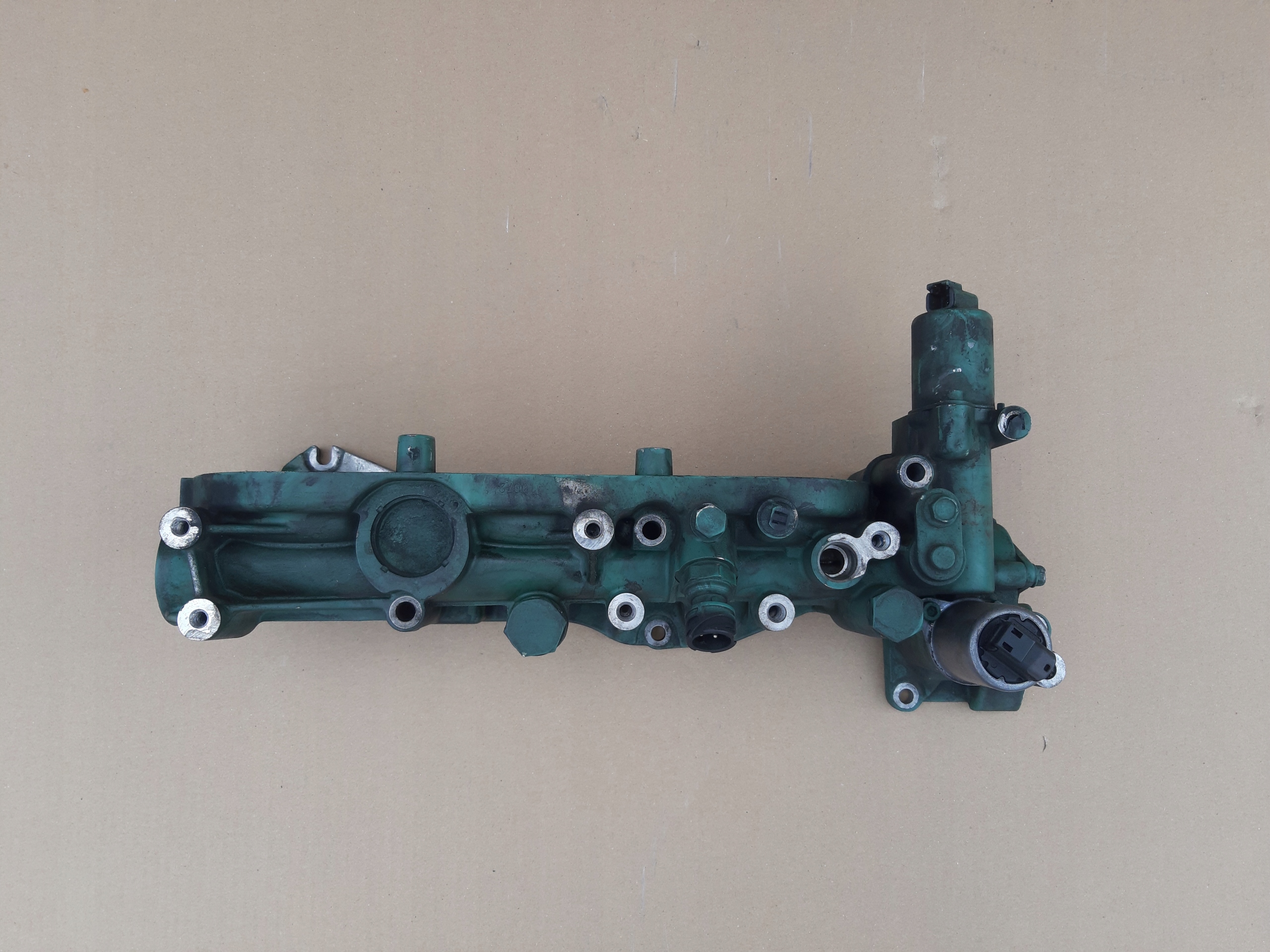 VOLVO RENAULT PODSTAWA FILTRA OLEJU 21304735 Numer katalogowy części 21304735