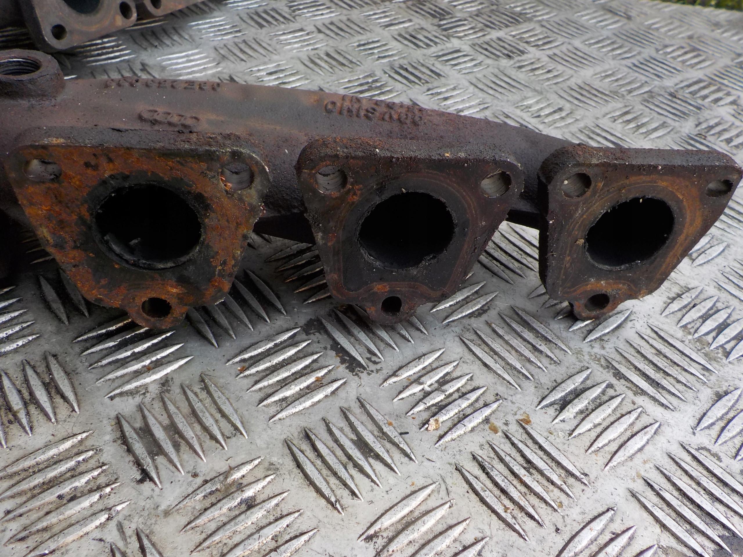 AUDI A6 C6 exhaust manifold 2.4 left right