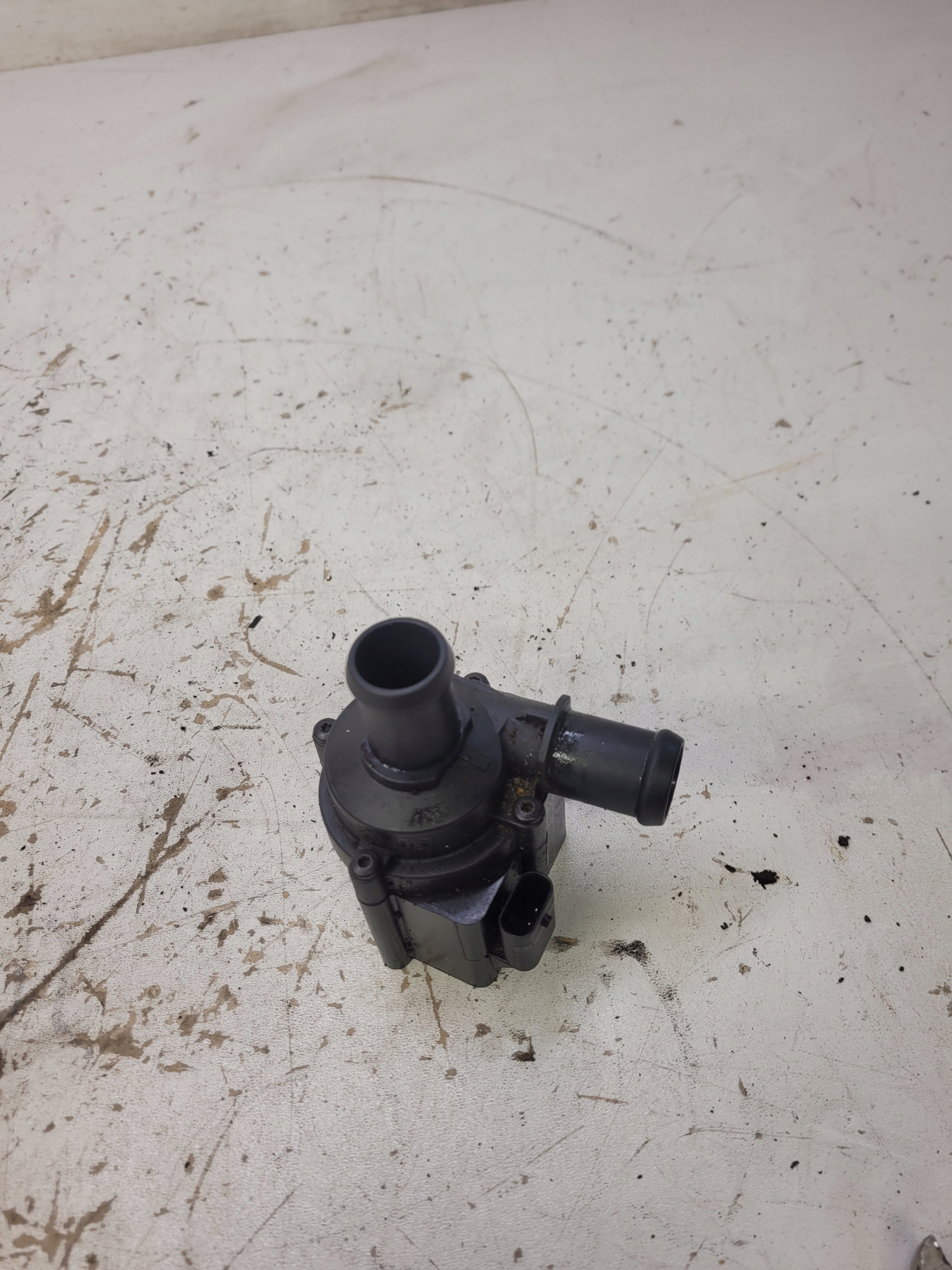 supplementary water pump AUDI A4 A5 A6 A7 06H121601N