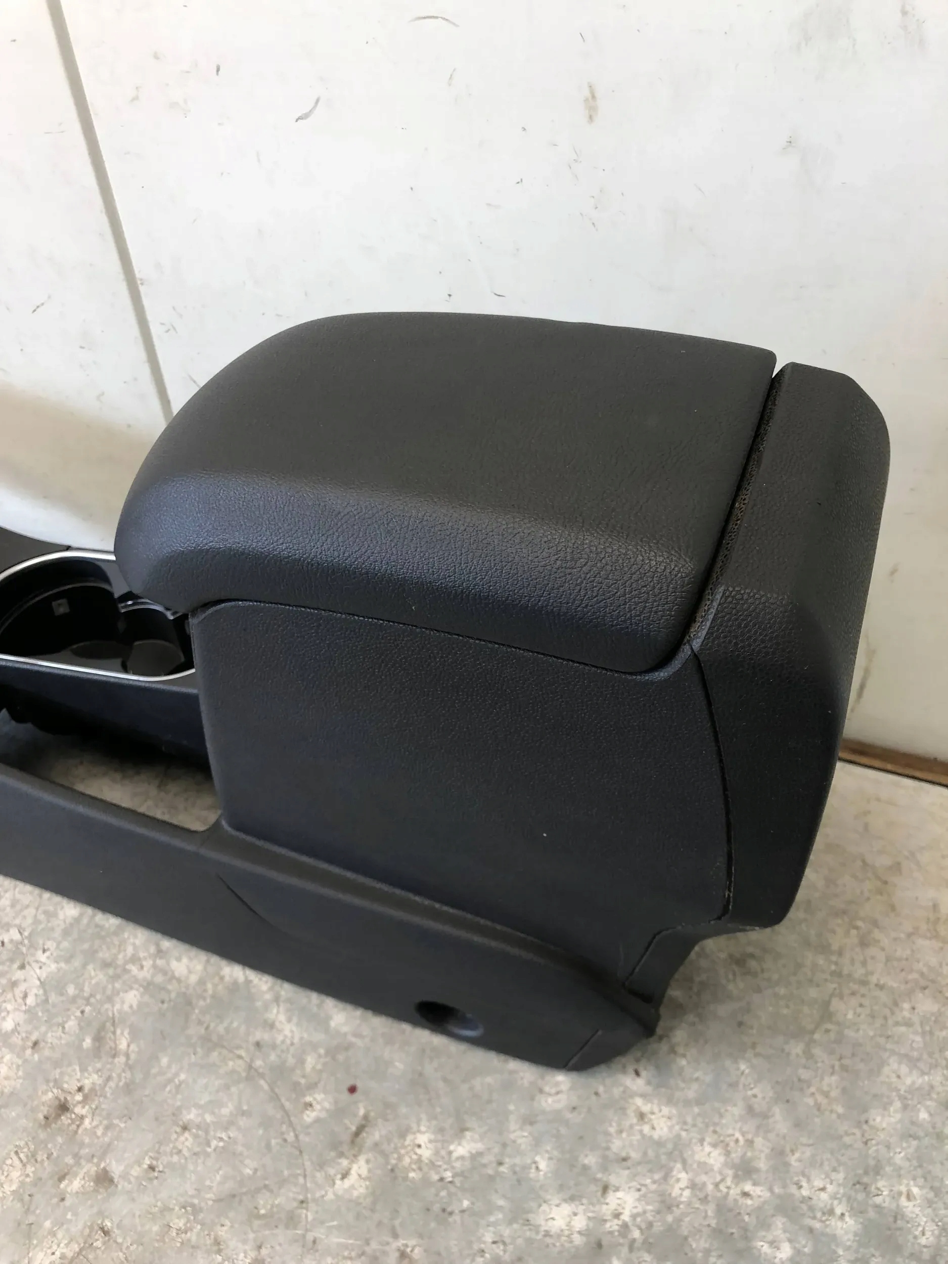 TUNEL central armrest FORD FIESTA MK7