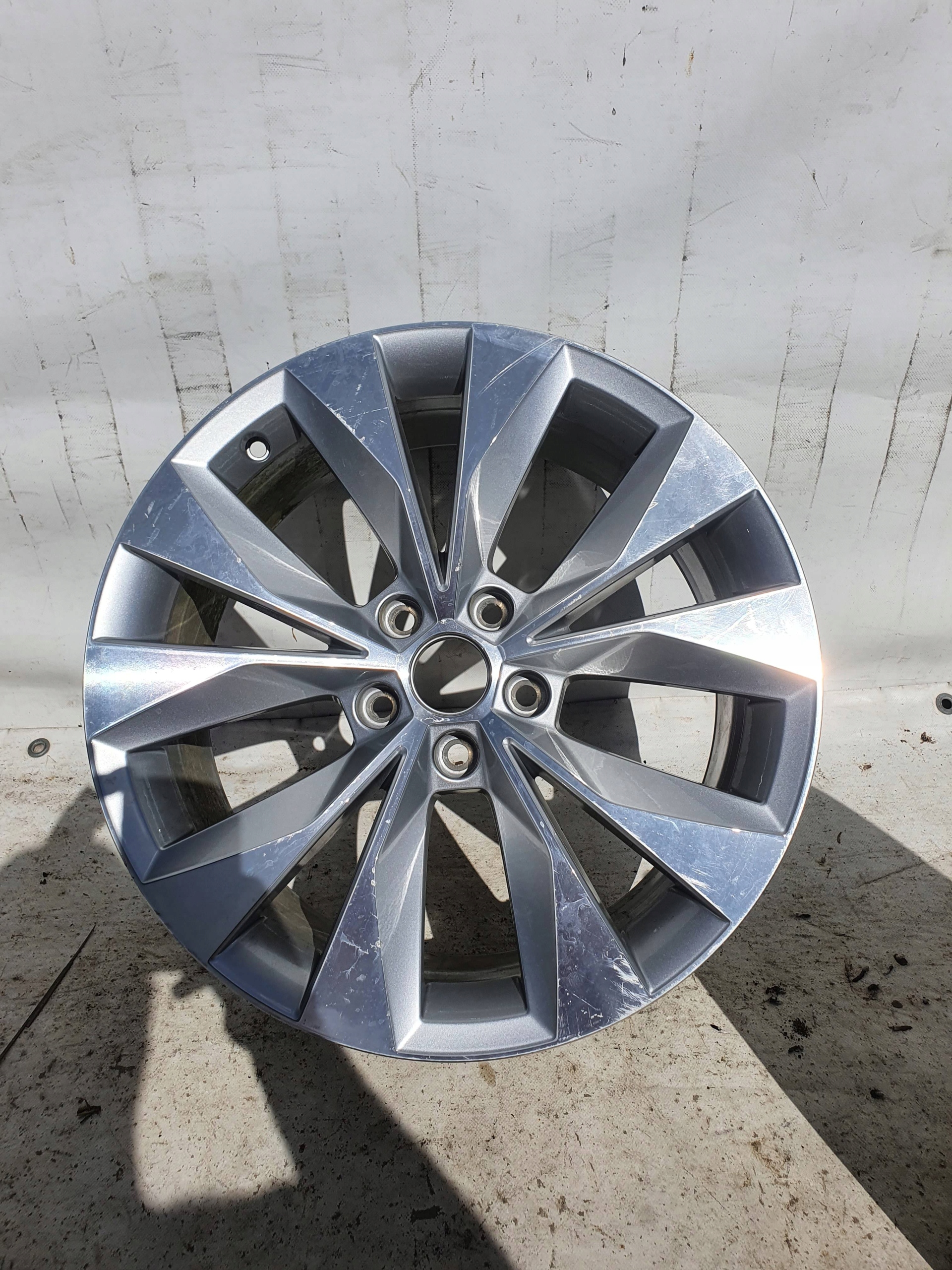 FELGA SKODA SUPERB III 3V0 8JX18 ET44 5X112