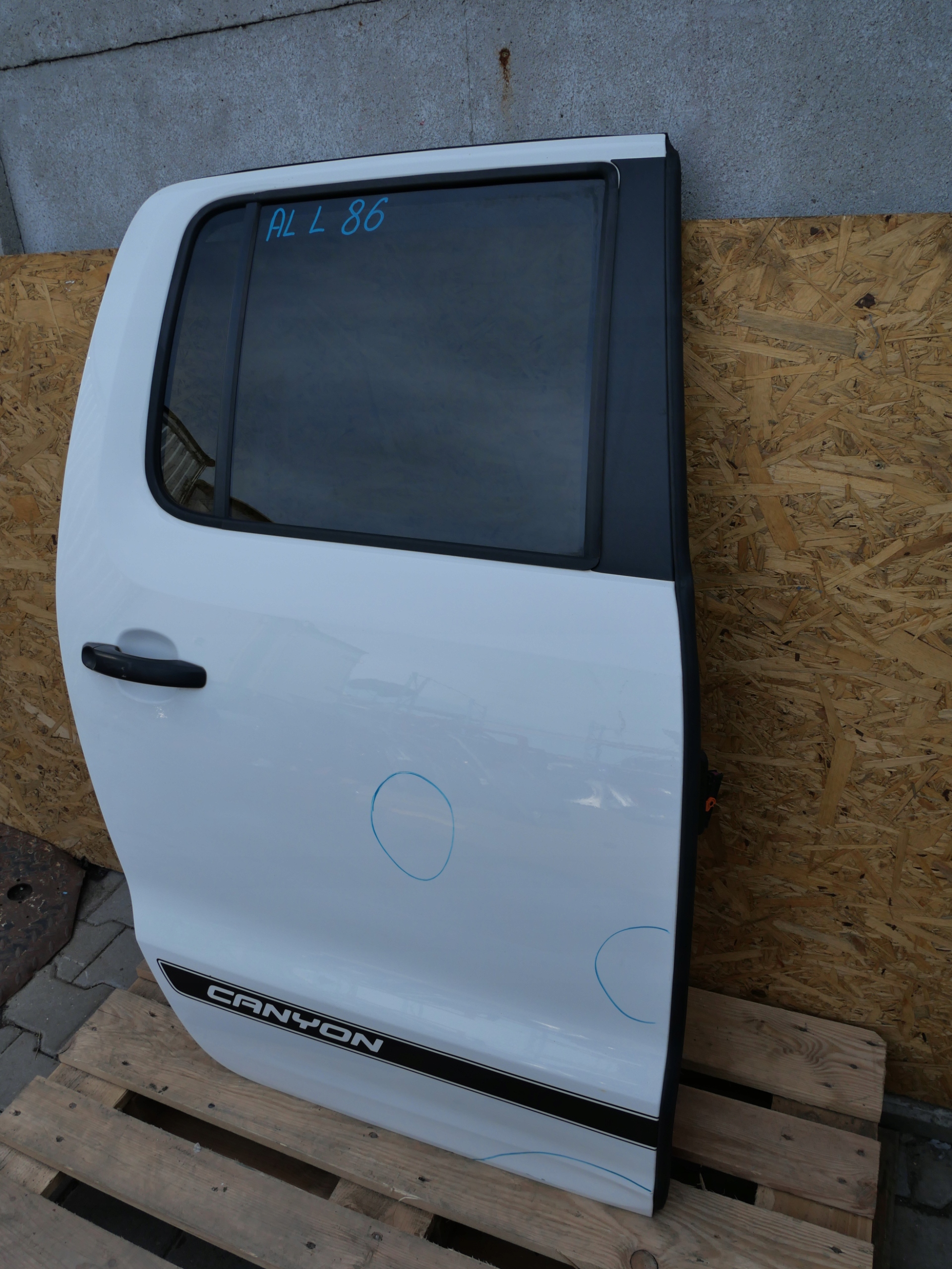 VW AMAROK 2H door rear part right