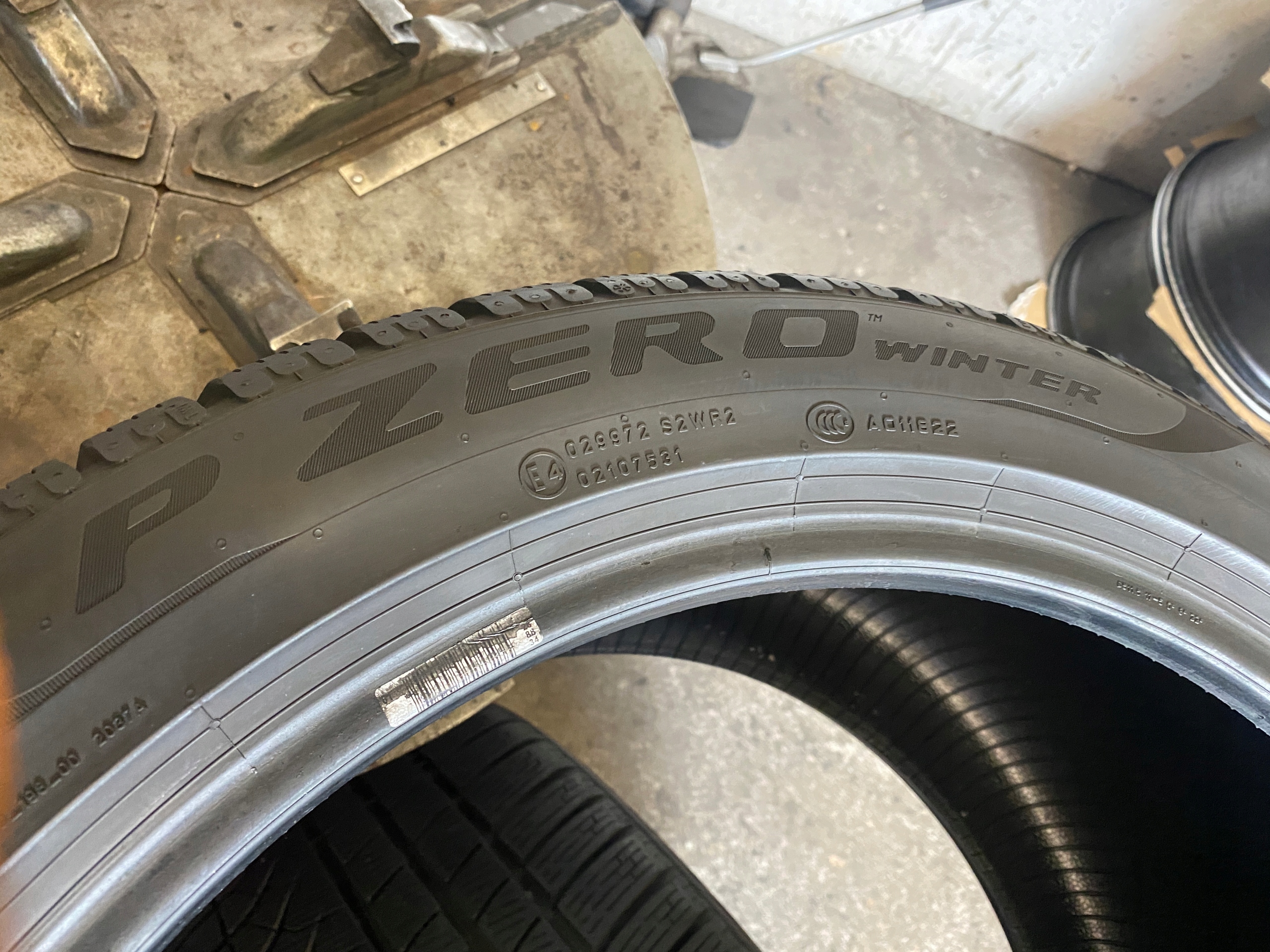 2 tyres winter 285/40R20 Pirelli P ZERO Winter 6mm 2022r