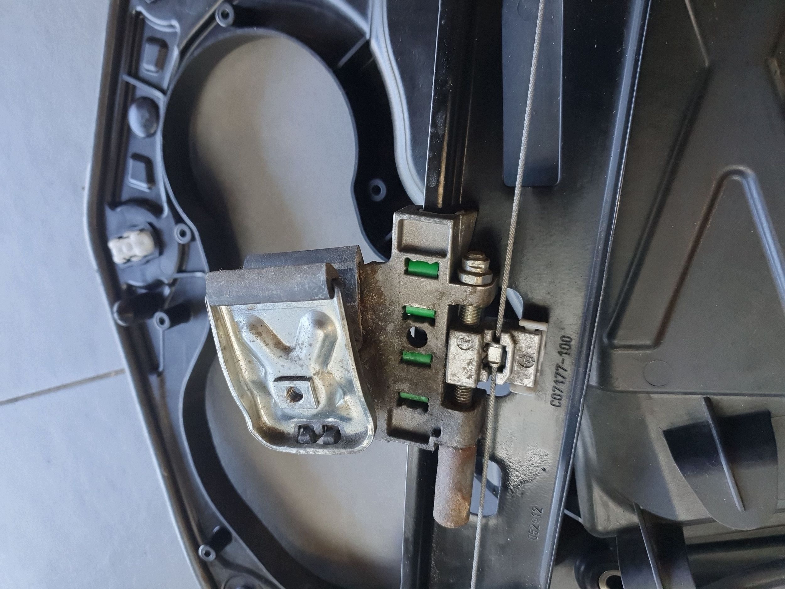 Volkswagen PASSAT CC window regulator left front 3C8837755 3C0959793C