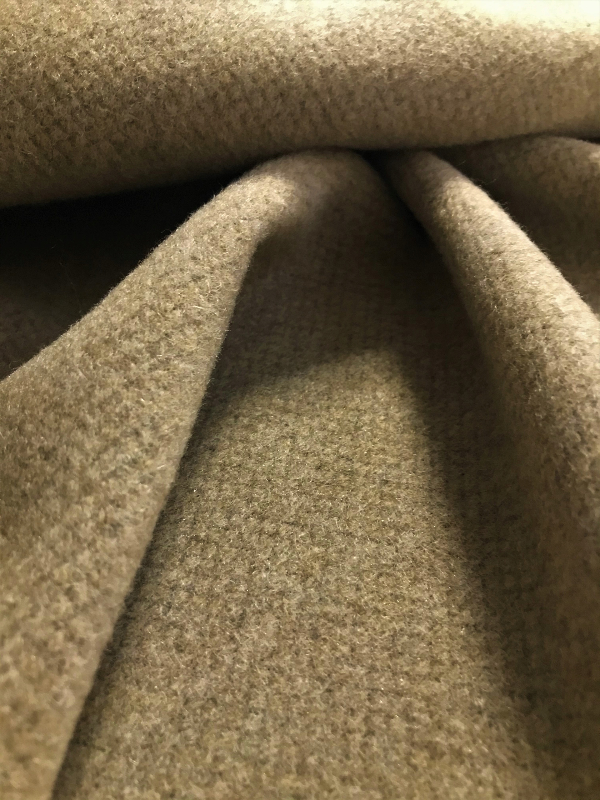 Vlna Na Bundu Kostka Flauš Kupón Béžová 1,5MB