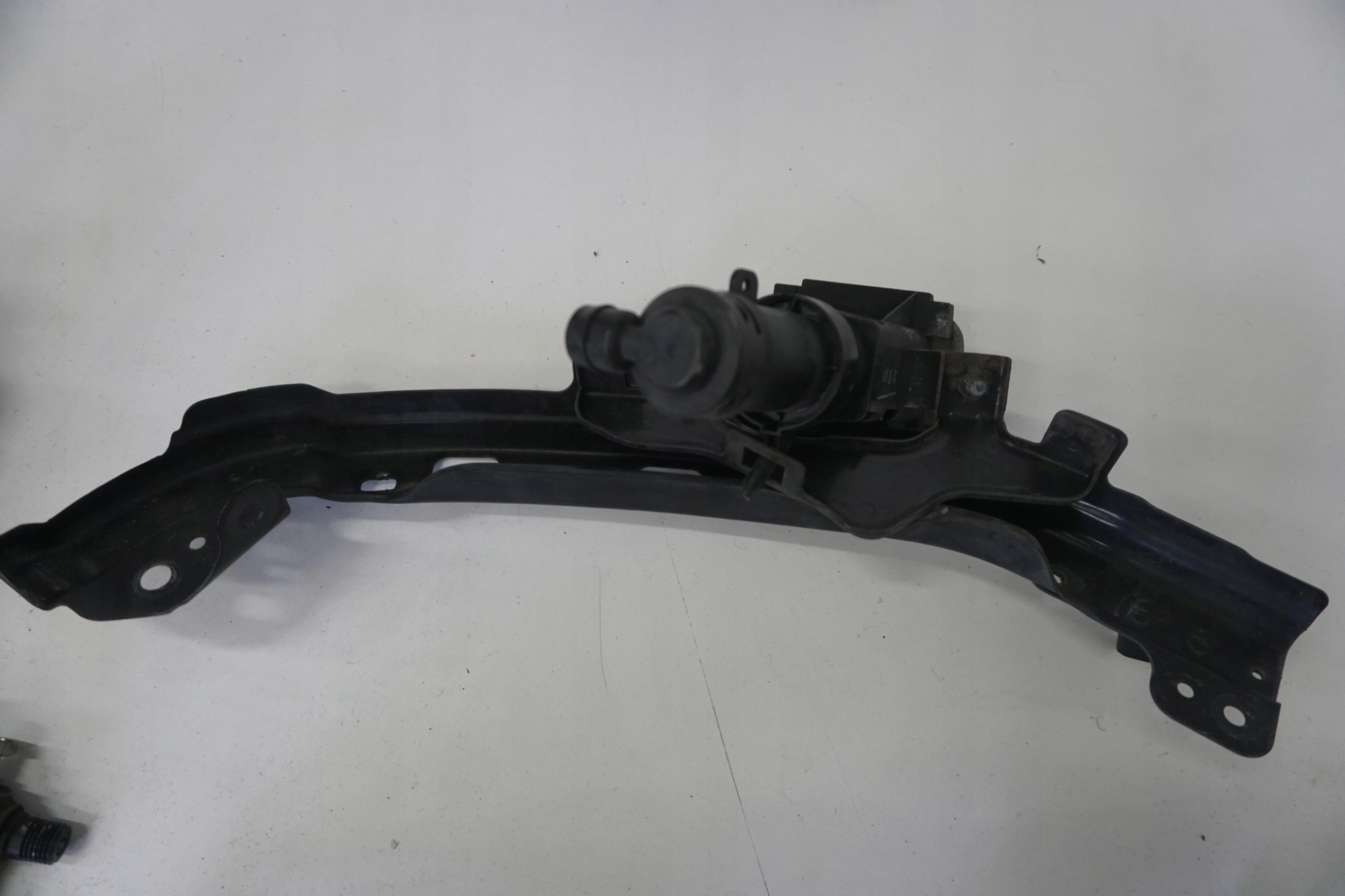 SUBARU FORESTER II SG LIFT SPRYSKIWACZE LAMP PRAWY 45A DYSZA ZASLEPKA SZARA Producent części Subaru OE