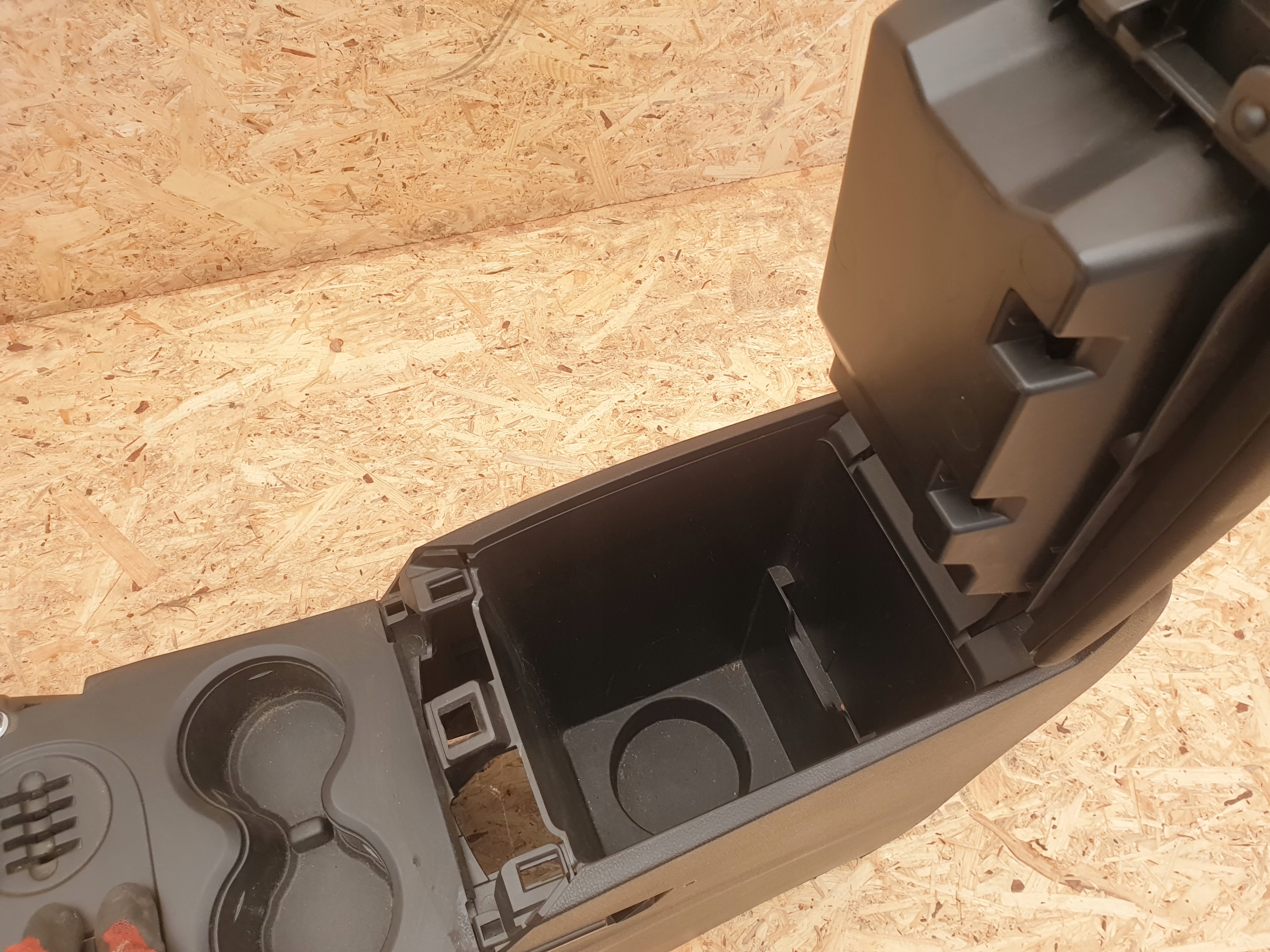 renault KADJAR тунель середина подлокотник