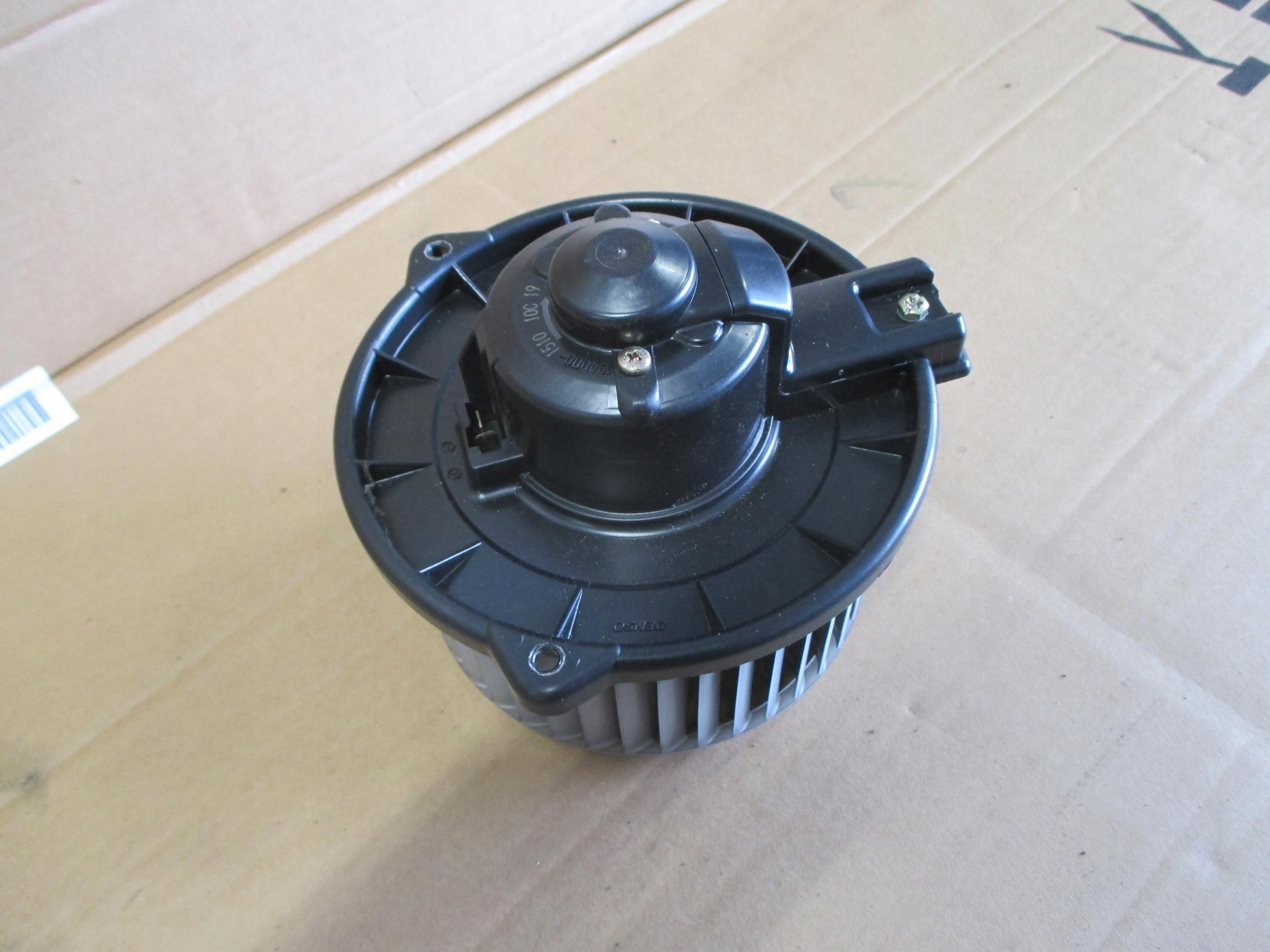 COROLLA VERSO 01-04 WENTYLATOR DMUCHAWY