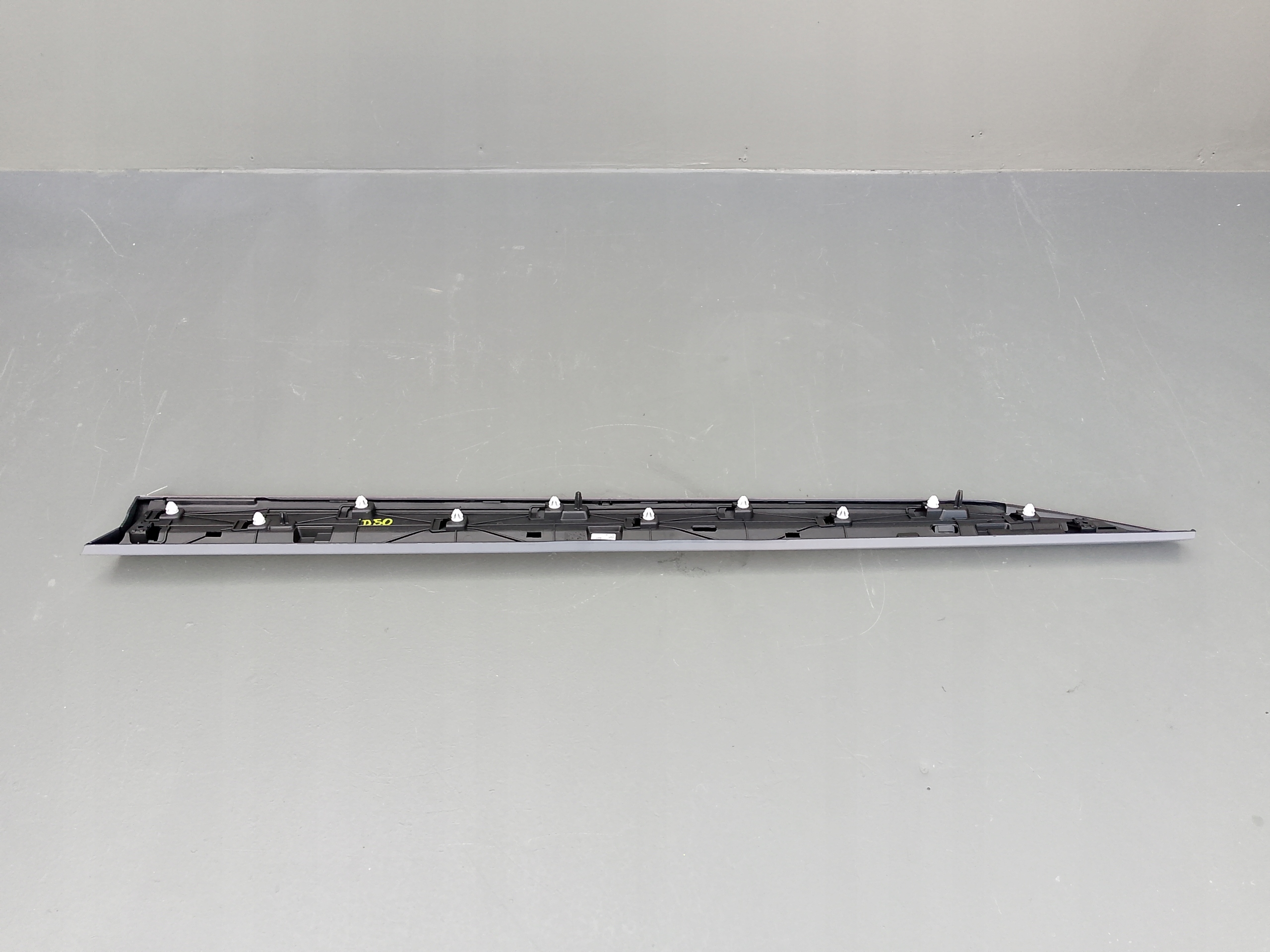 SKODA SUPERB III 3 2015- LISTWA DRZWI LEWA LEWY PRZÓD 3V0854939 ÷ Strona zabudowy przód - lewa