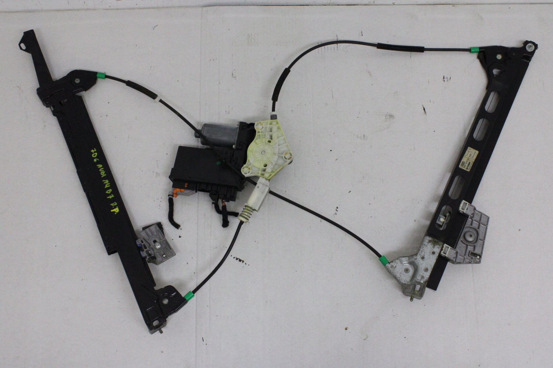 AUDI A4 B7 CC CABRIO 2007R- PODNOŚNIK SZYBY PRAWY PRZÓD