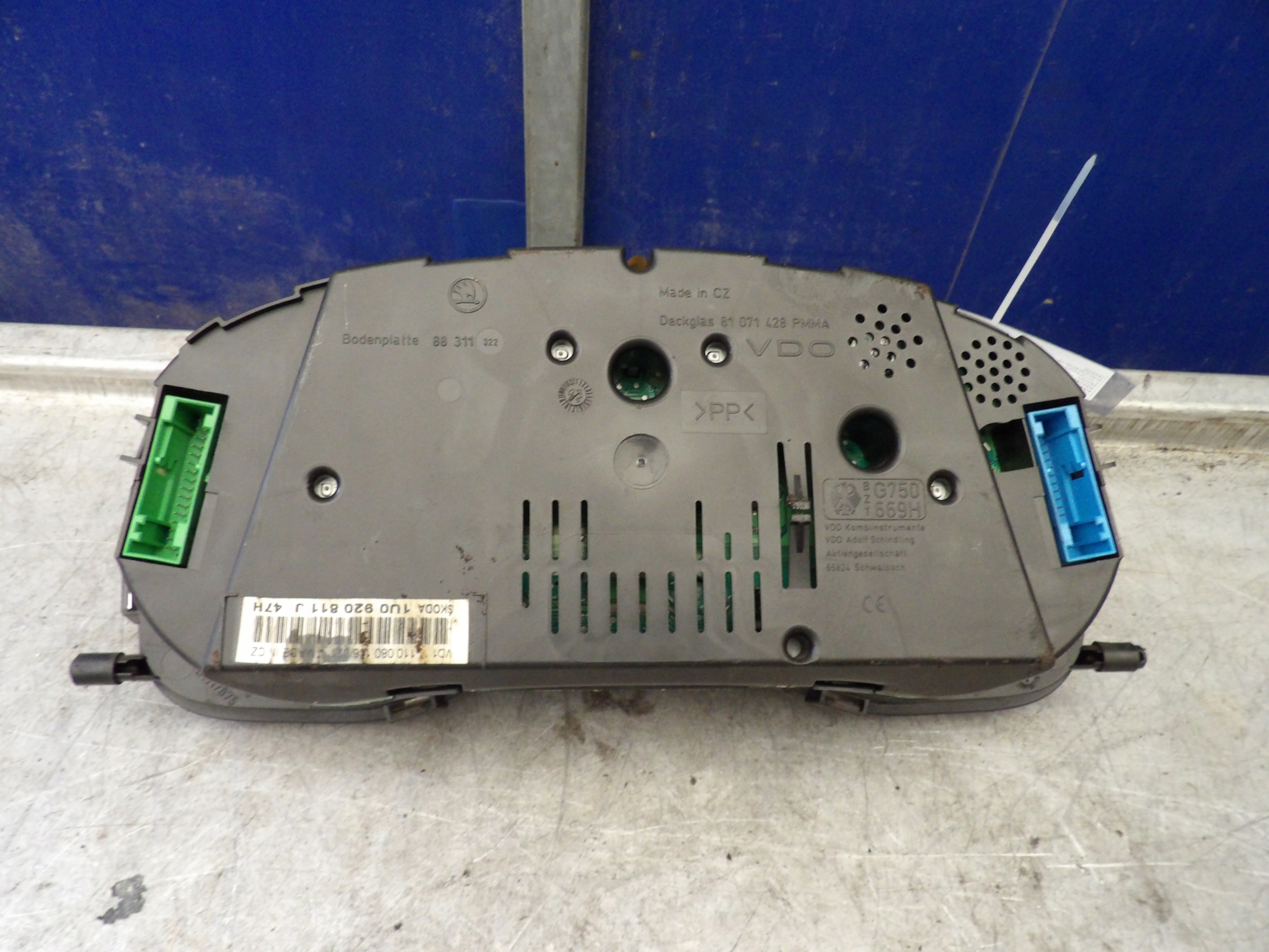 Skoda Octavia and dials 1U0920811J