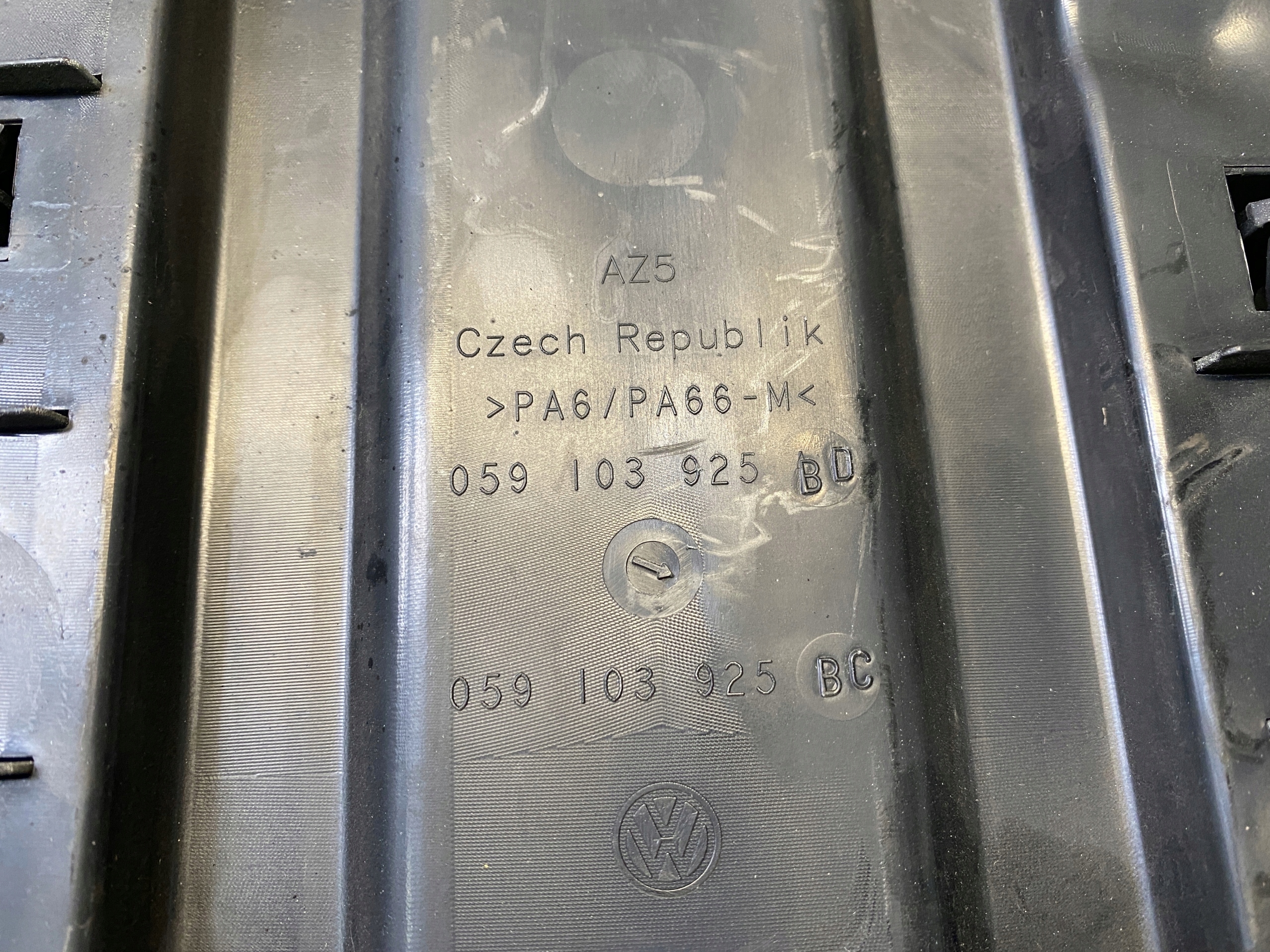 VW TOUAREG TDI cover cover for engine