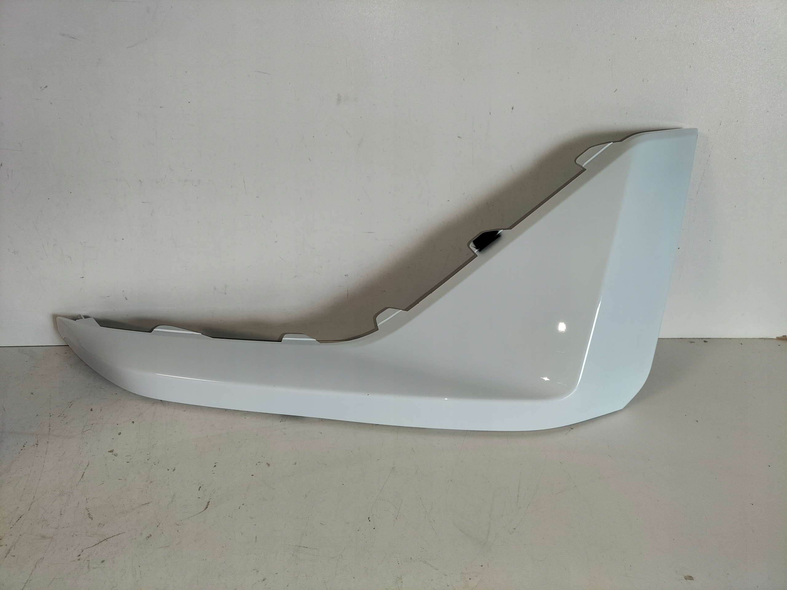 moulding cap of a bumper front right KIA EV4 25- GT-LINE