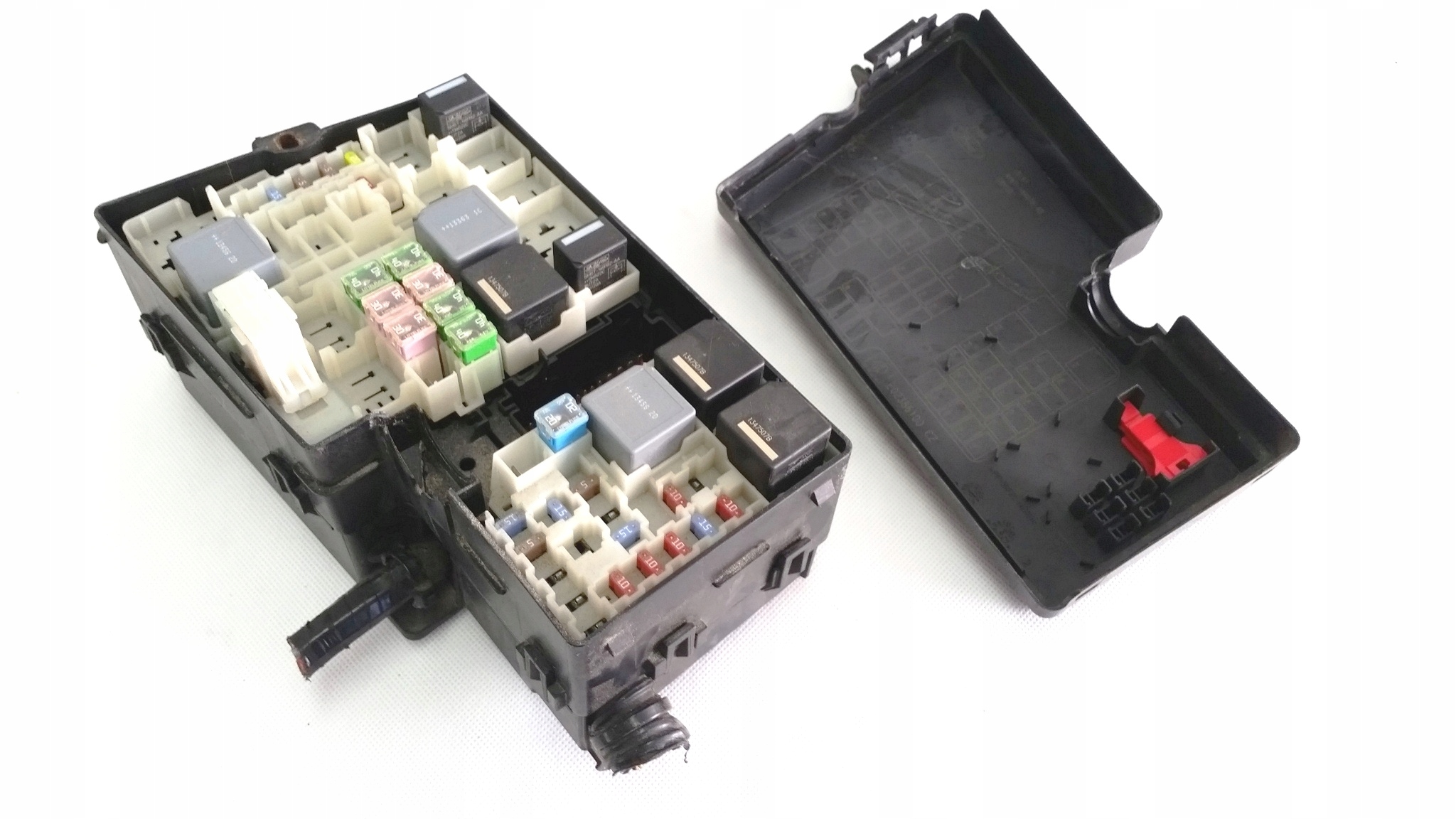 EM5T-14K733-BJA AV6T-14A076-AB - FORD FOCUS MK3 14R 1.6 TDCI БЛОК ЗАПОБІЖНИКІВ