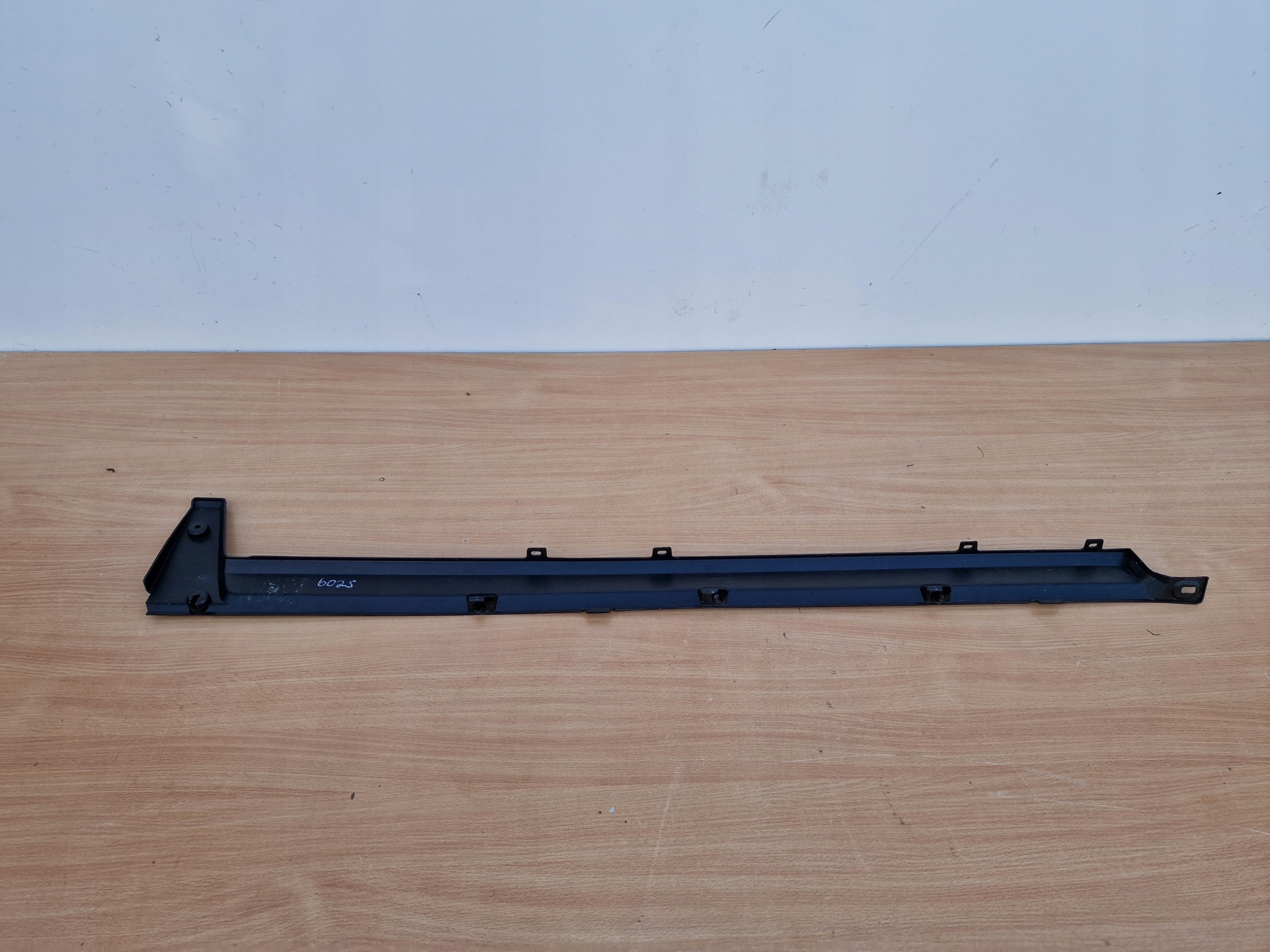 FORD RANGER IV right moulding PAKI holder ROLETY